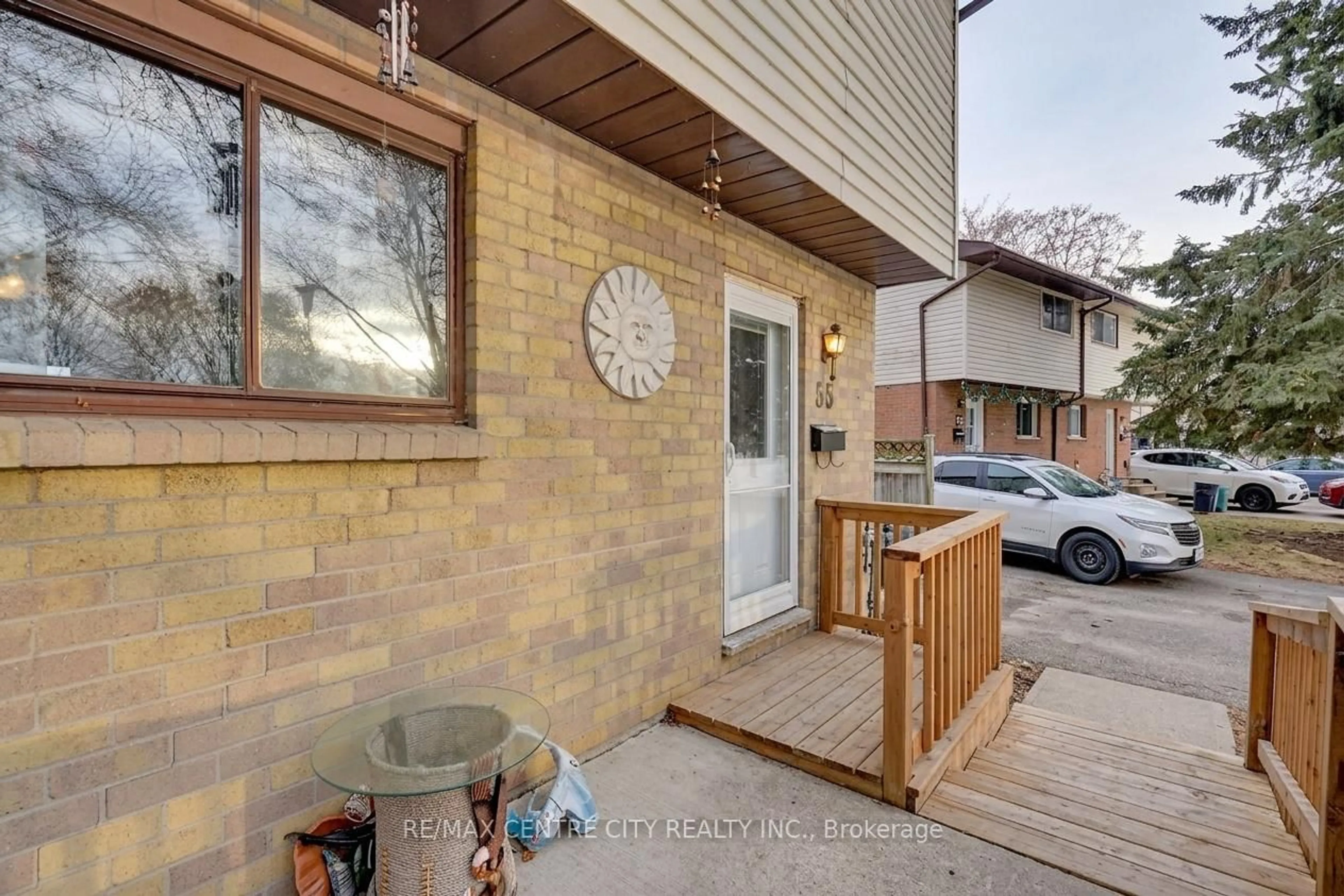 Unknown for 55 Mohegan Cres, London East Ontario N5V 2X7