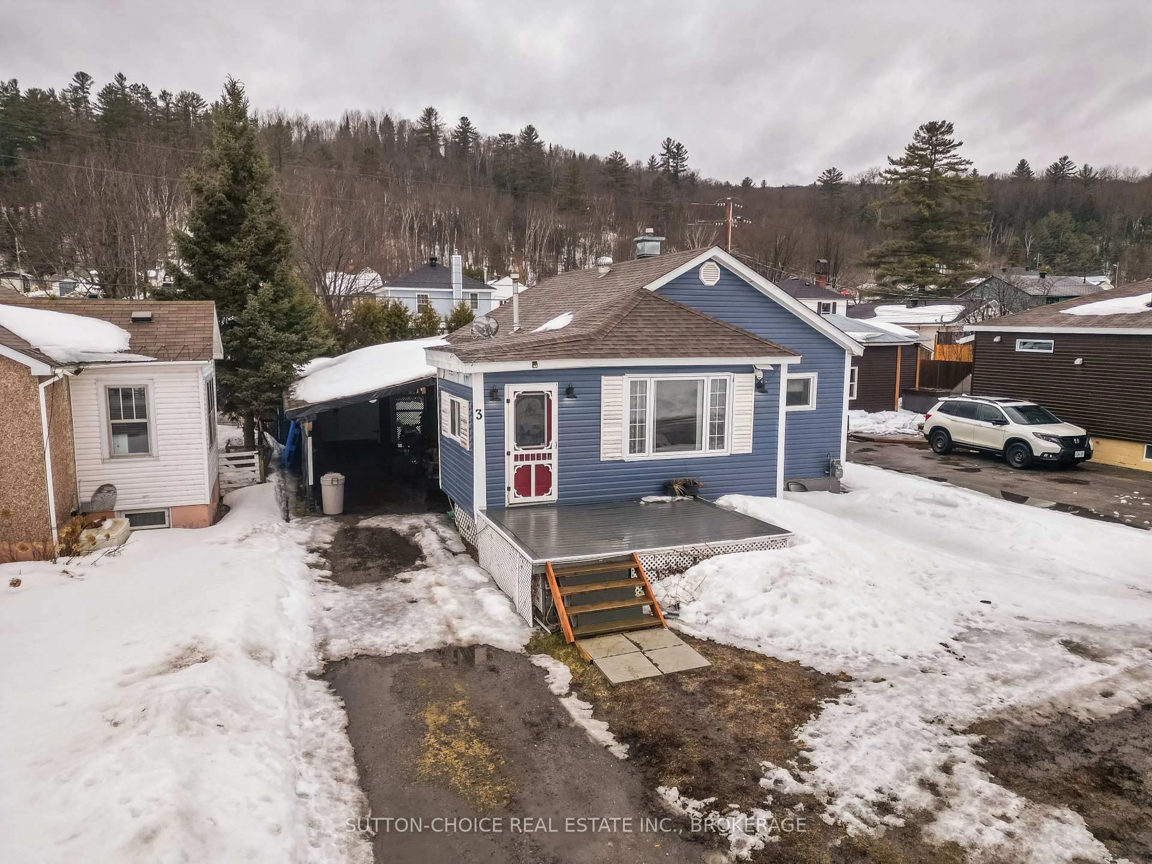 A pic from outside/outdoor area/front of a property/back of a property/a pic from drone, street for 3 Pine St, Unorganized Townships Ontario P0H 2J0