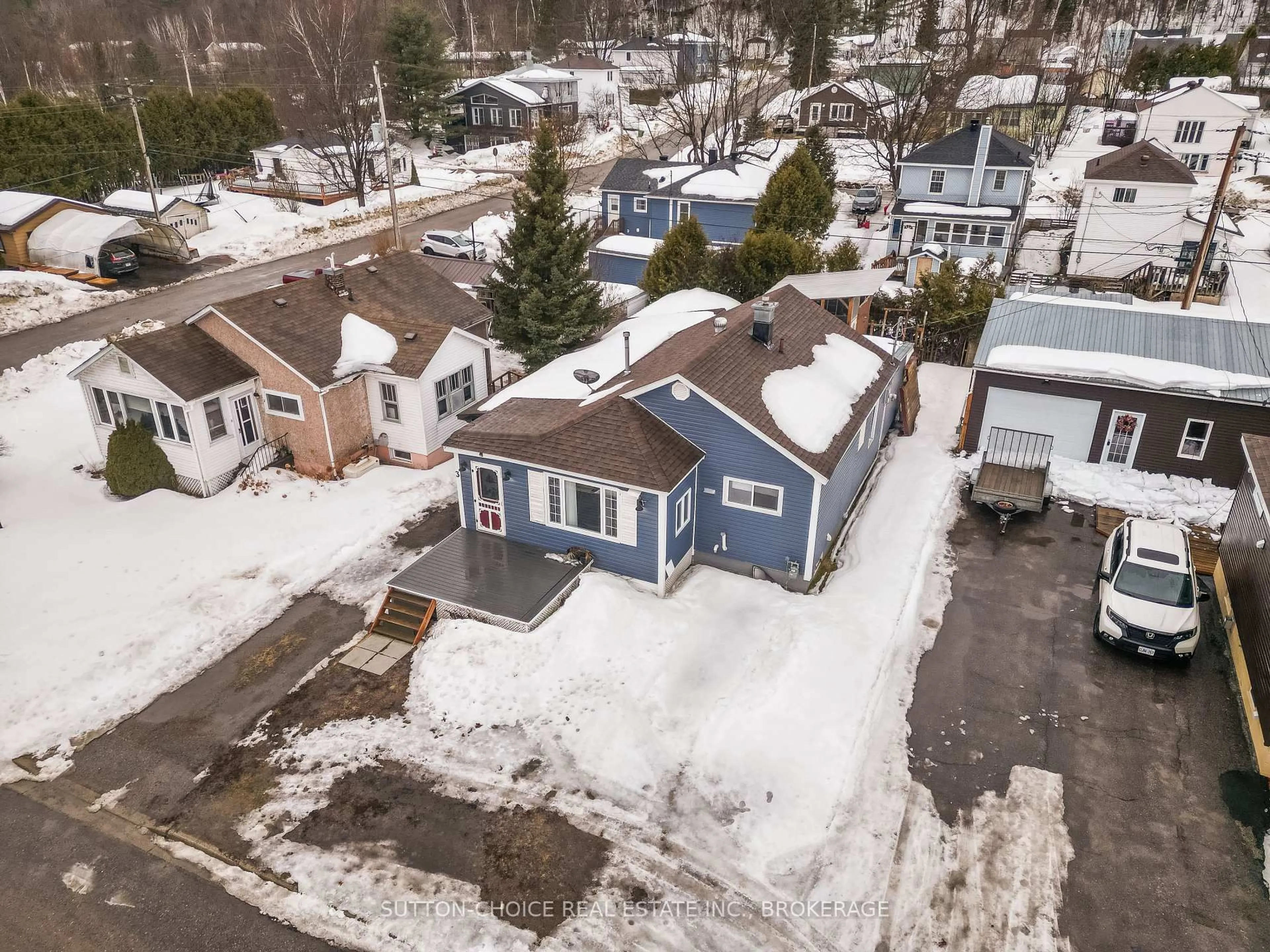 A pic from outside/outdoor area/front of a property/back of a property/a pic from drone, street for 3 Pine St, Unorganized Townships Ontario P0H 2J0