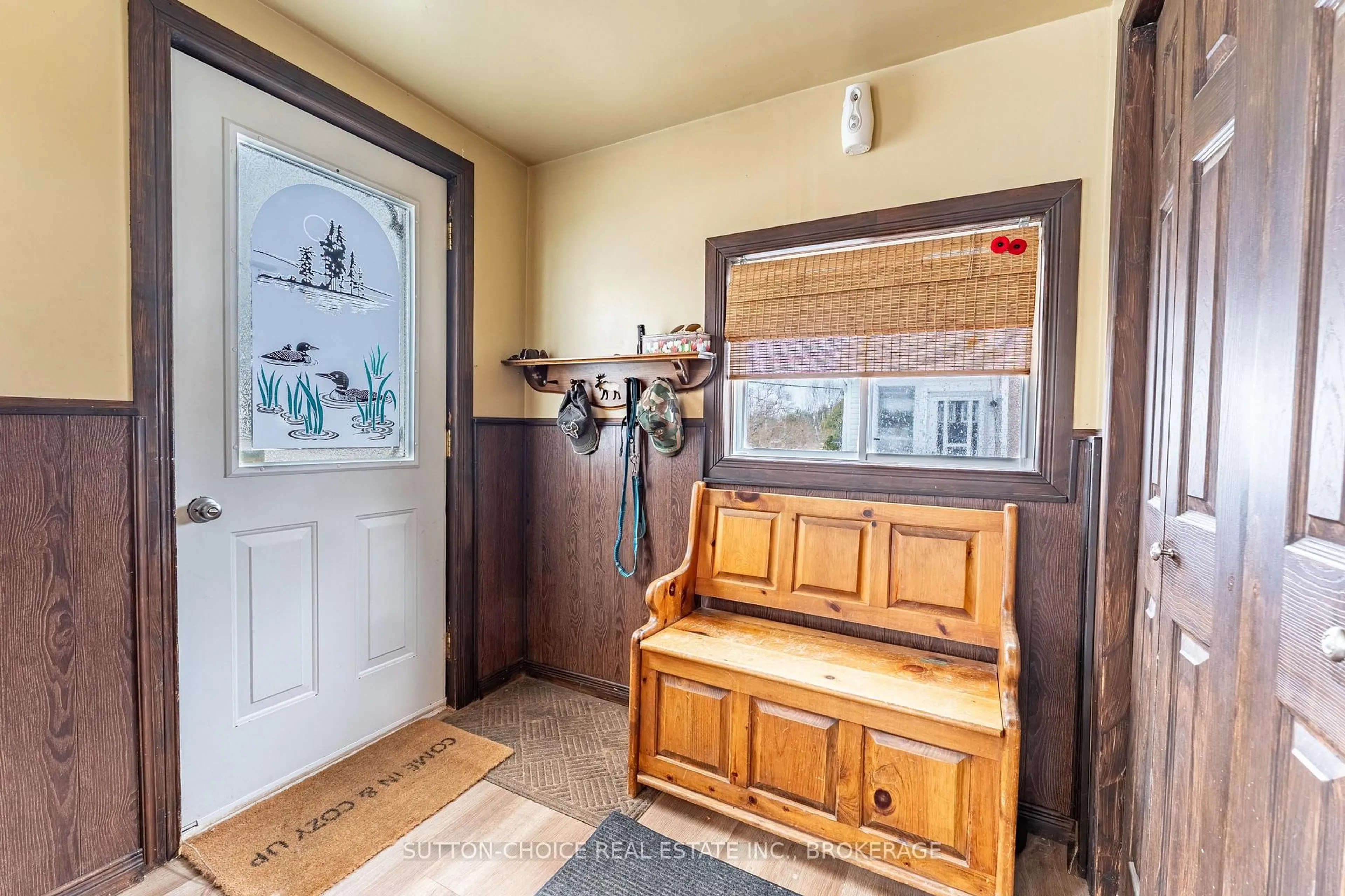 Indoor entryway for 3 Pine St, Unorganized Townships Ontario P0H 2J0