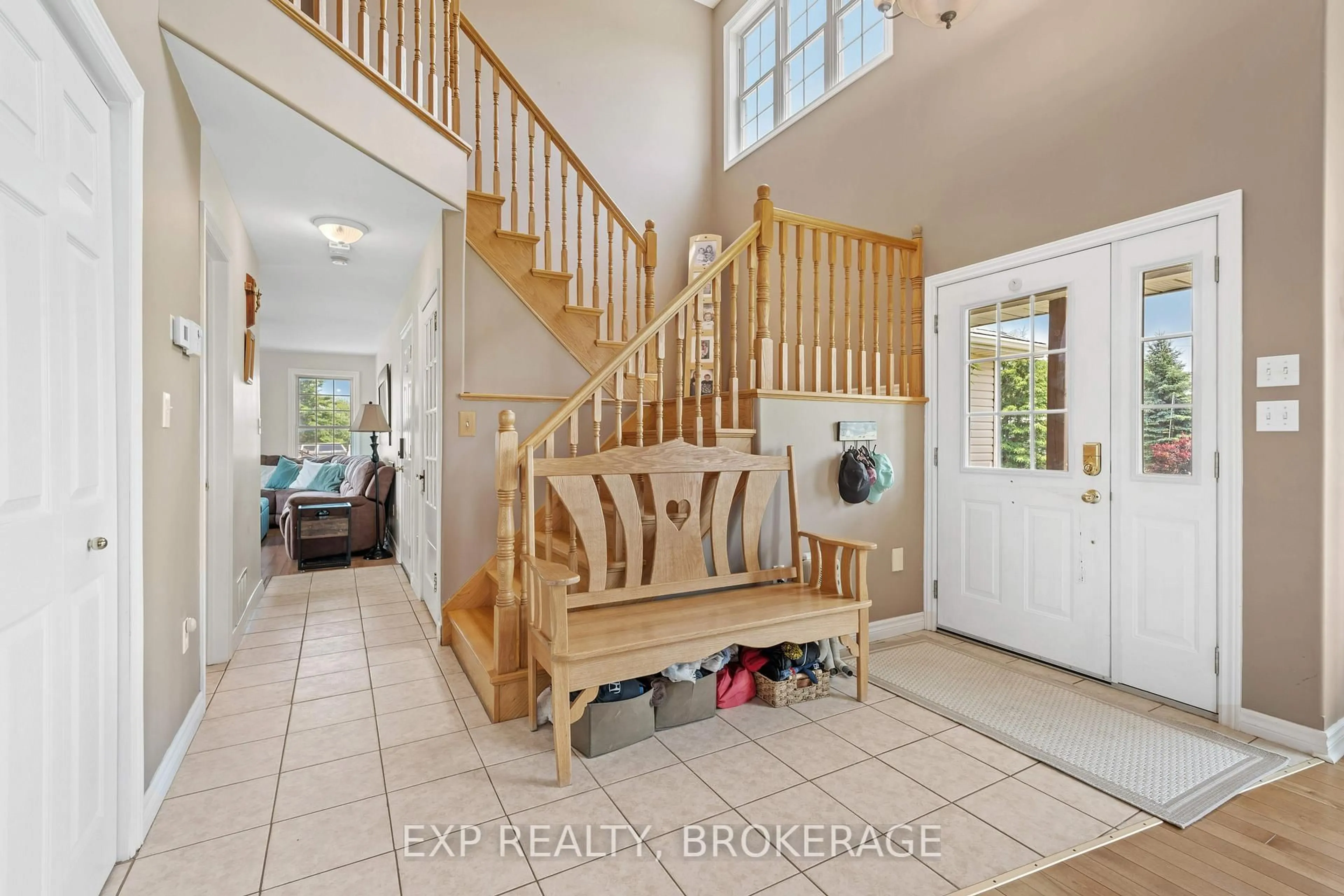 Indoor entryway for 26 BOXEN HARBOUR Lane, Wolfe Island Ontario K0H 2Y0