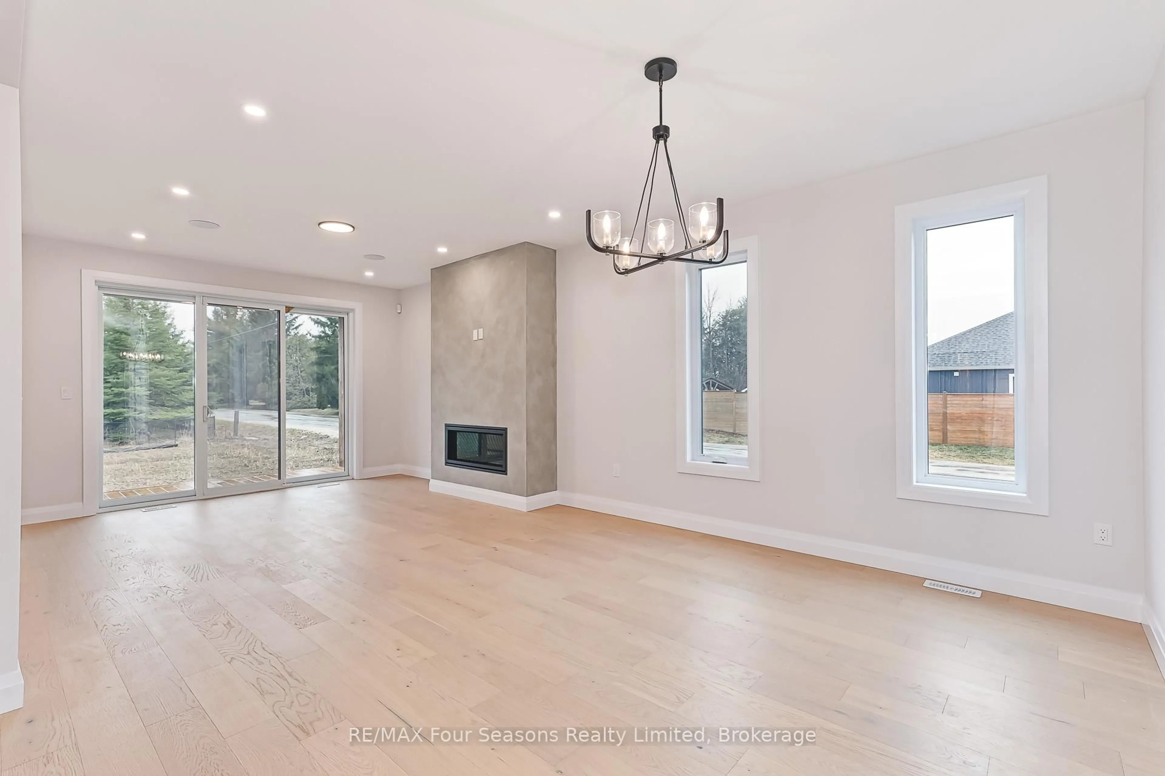 Unknown for 1 Boynton Crt, Blue Mountains Ontario N0H 2P0