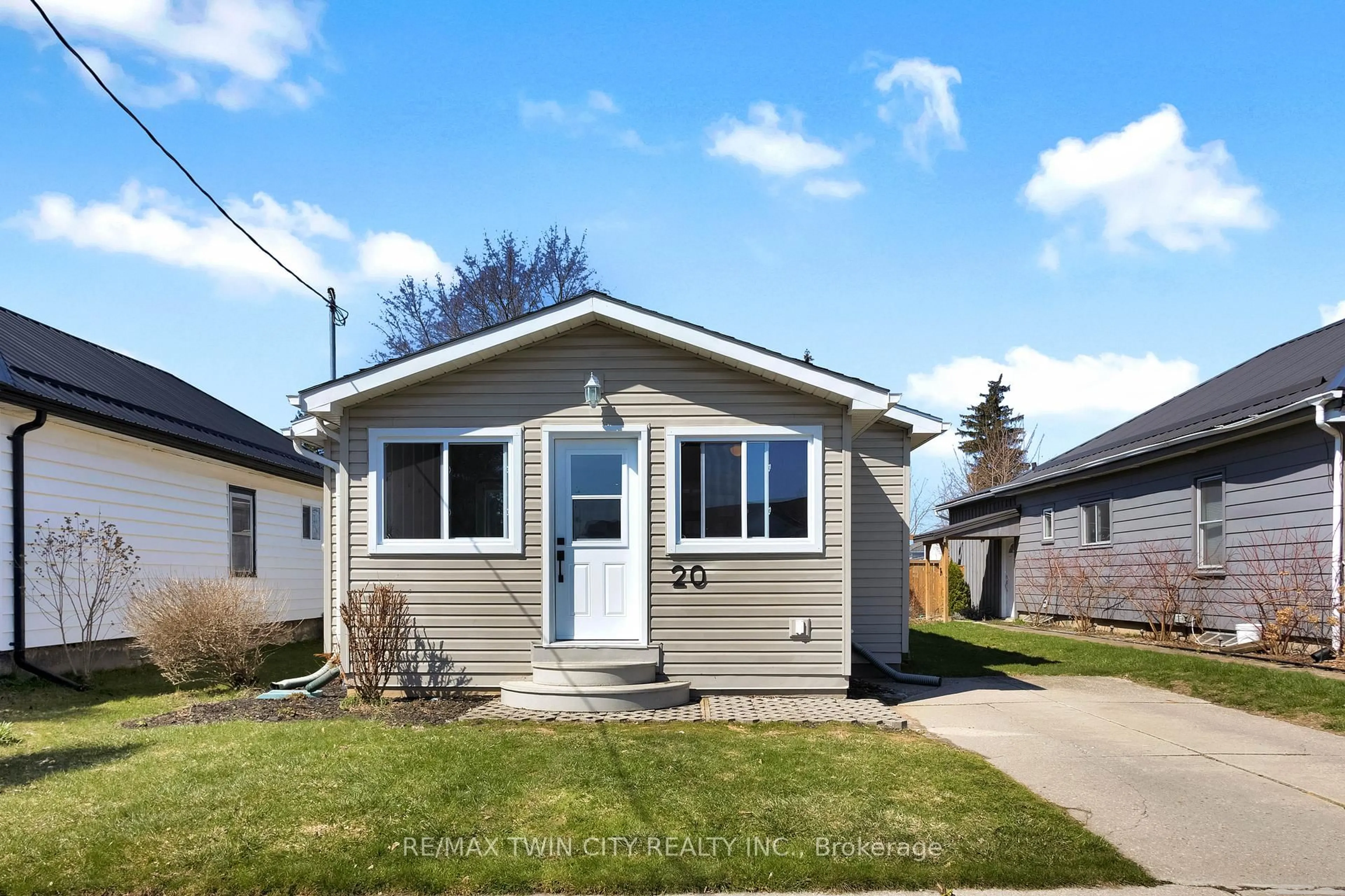 Home with vinyl exterior material, street for 20 East St, Norfolk Ontario N3Y 3S6