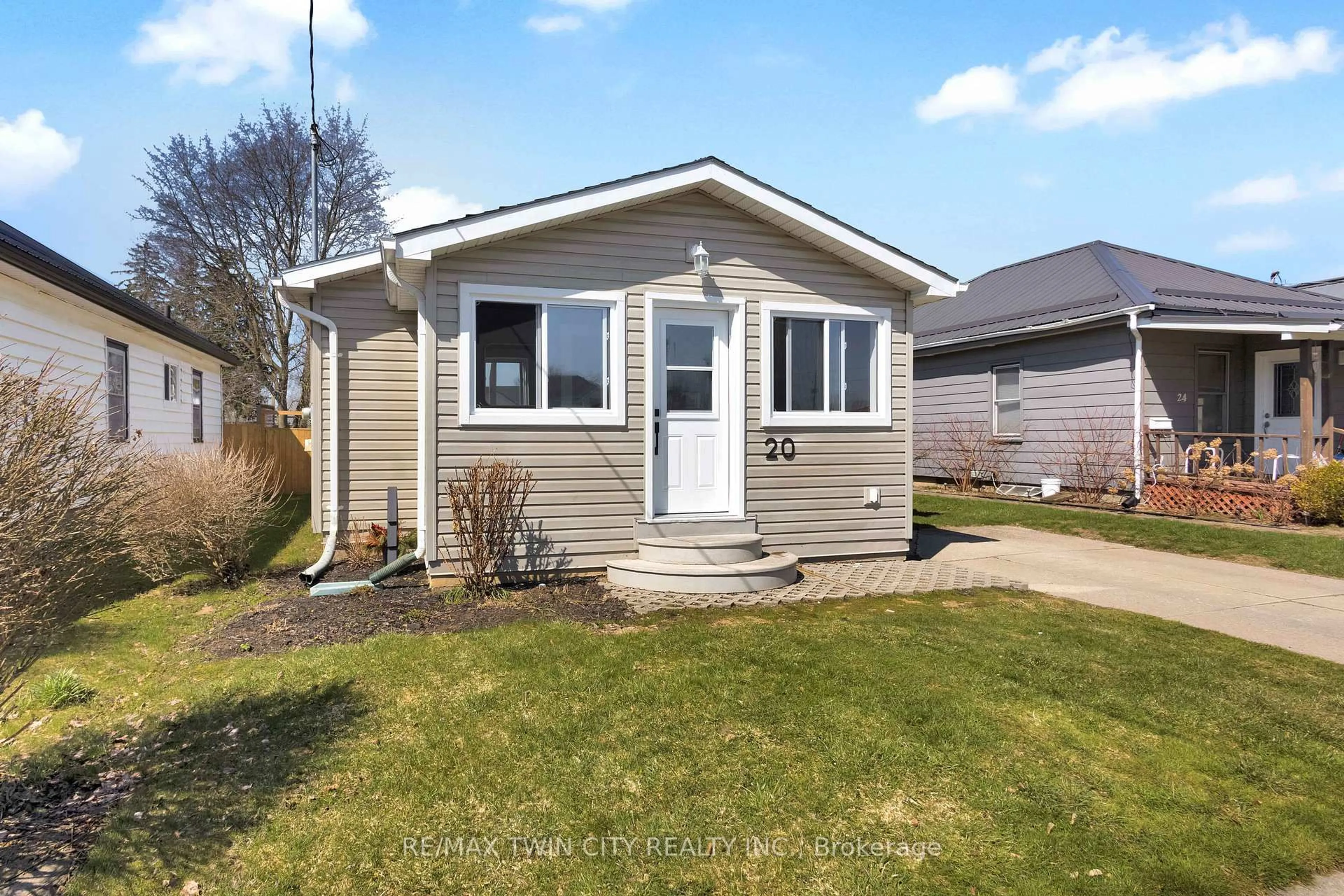 Home with vinyl exterior material, street for 20 East St, Norfolk Ontario N3Y 3S6