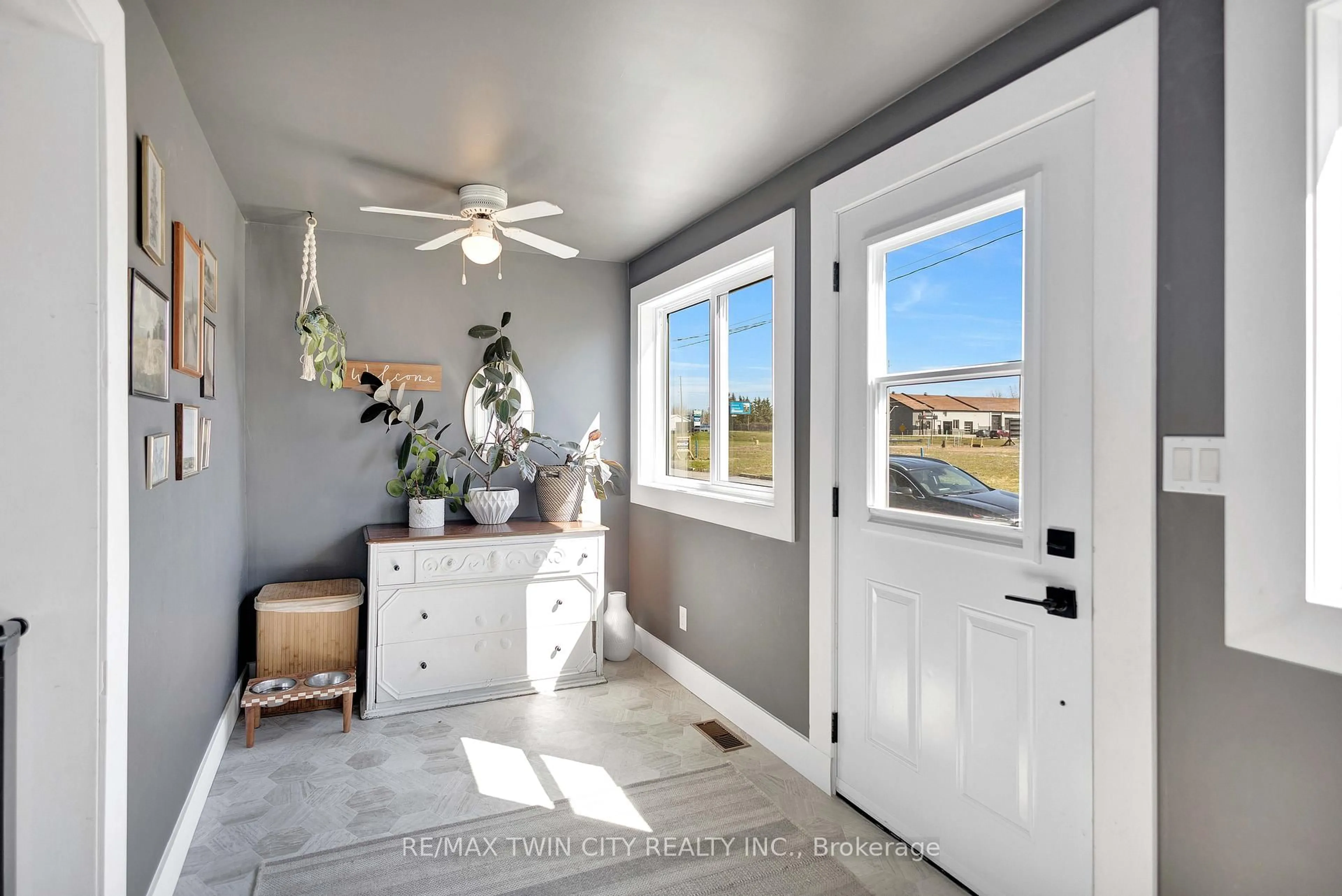 Indoor entryway for 20 East St, Norfolk Ontario N3Y 3S6