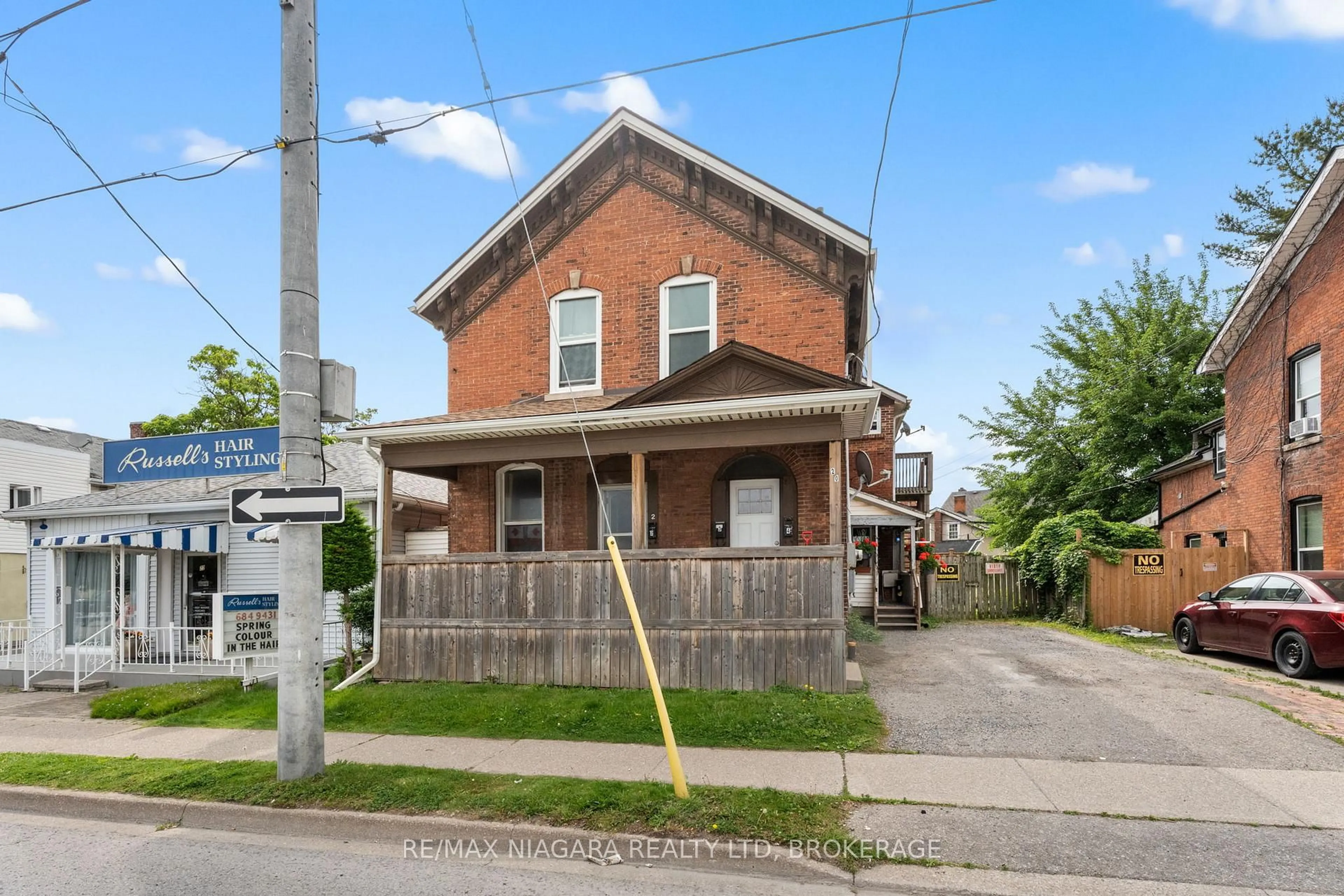 Home with brick exterior material, street for 20 Niagara St, St. Catharines Ontario L2R 4K2