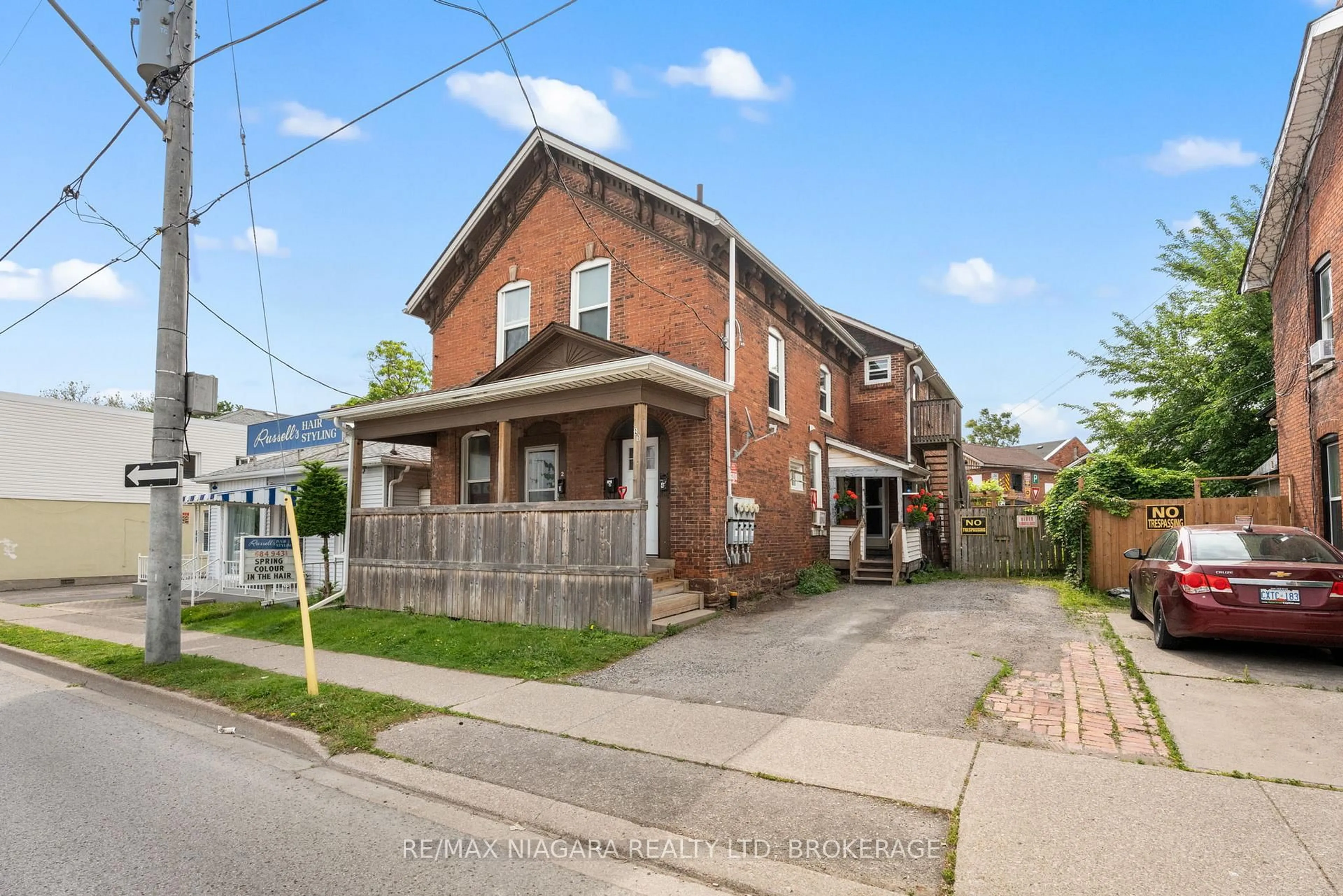 Home with brick exterior material, street for 20 Niagara St, St. Catharines Ontario L2R 4K2