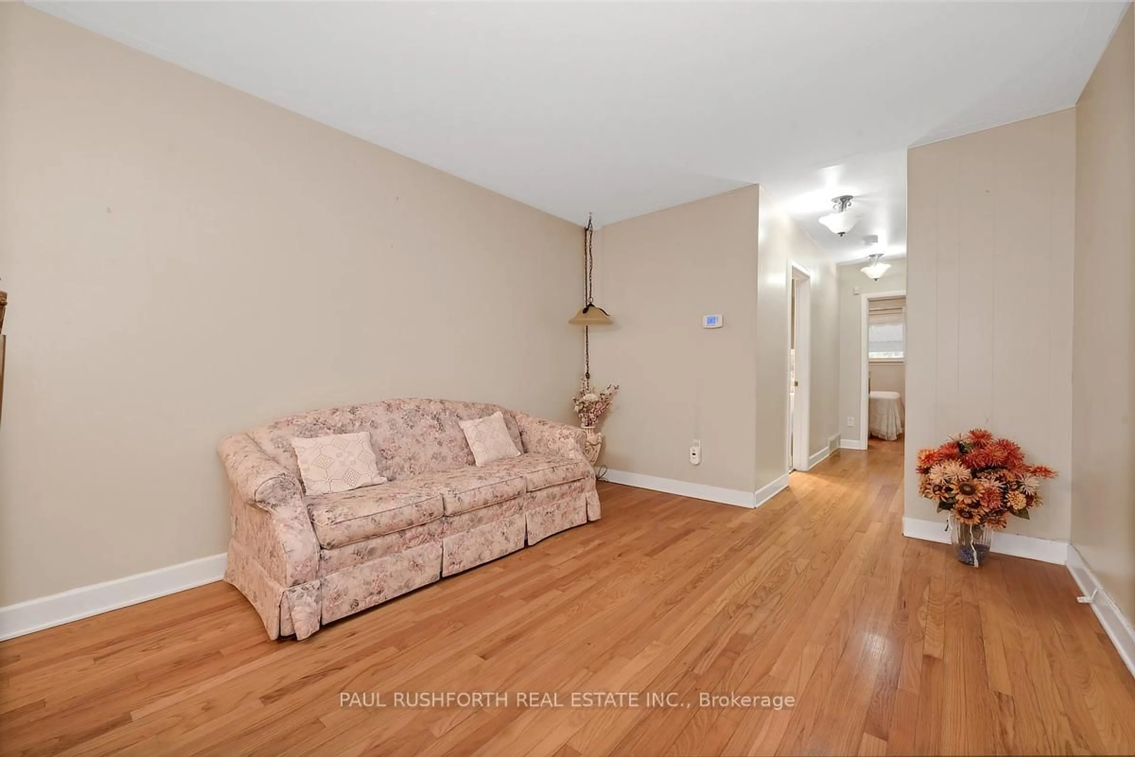Living room with furniture, unknown for 1176 Dorchester Ave, Ottawa Ontario K1Z 8E4