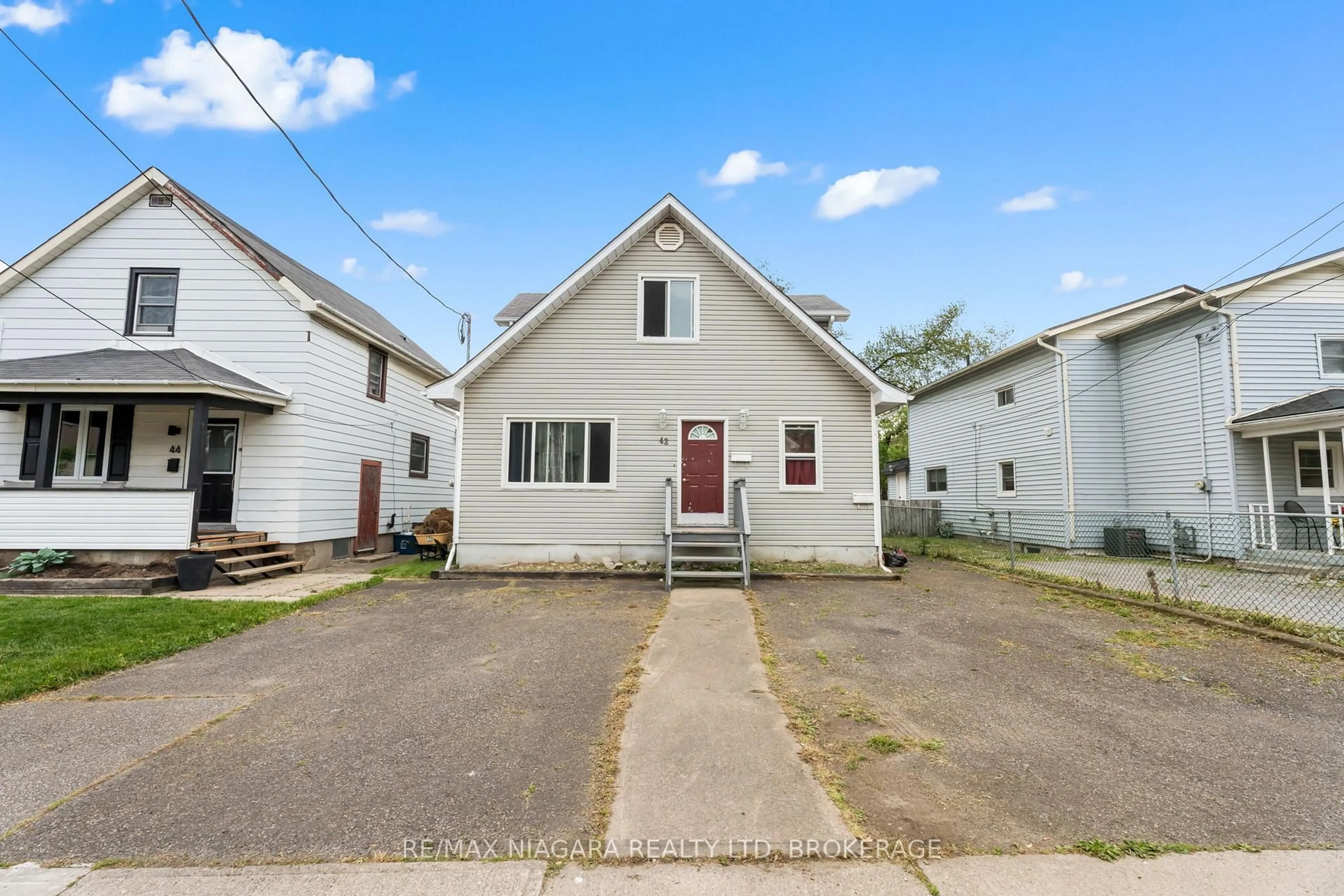 Unknown for 42 Vine St, St. Catharines Ontario L2R 3X8