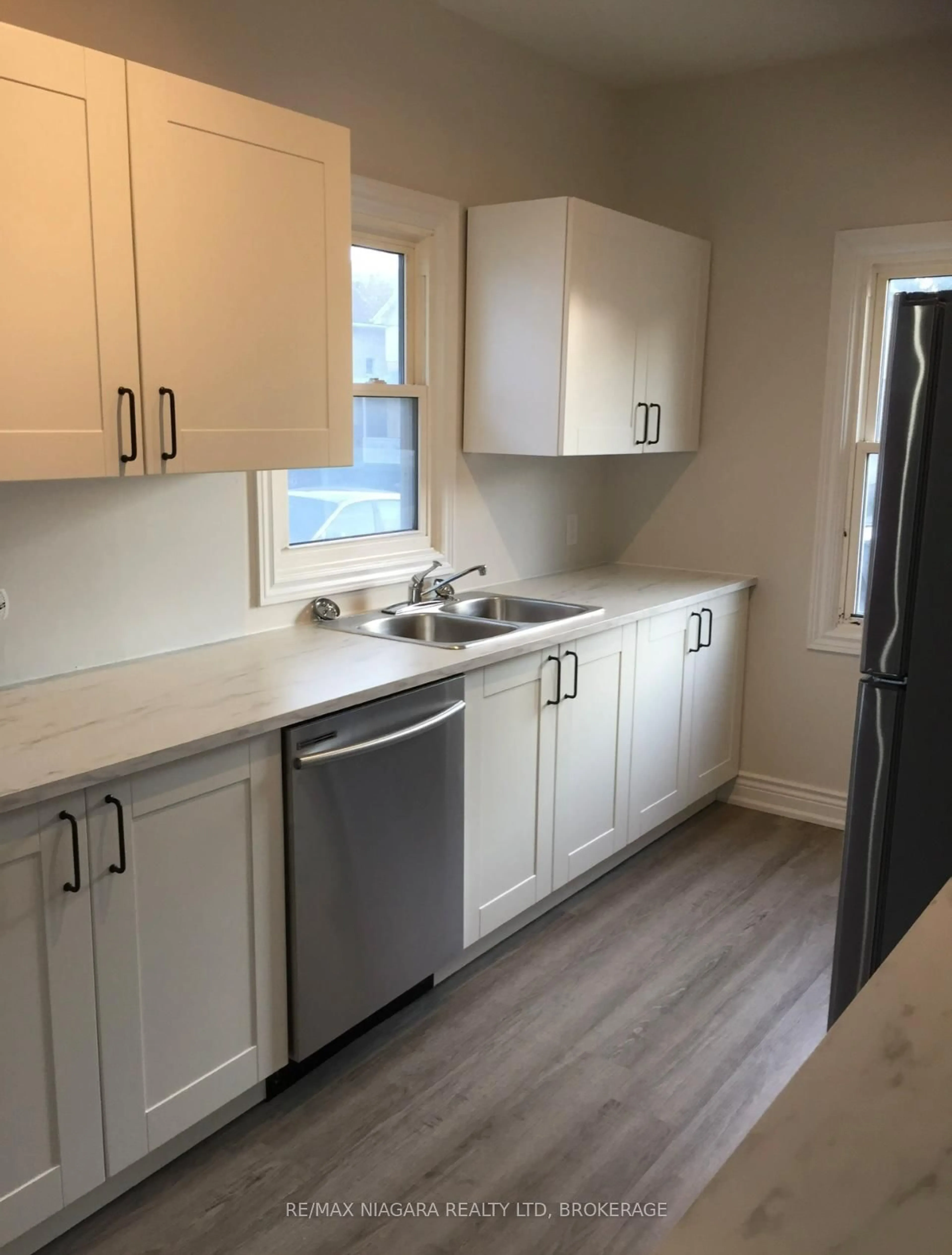 Standard kitchen, unknown for 42 Vine St, St. Catharines Ontario L2R 3X8