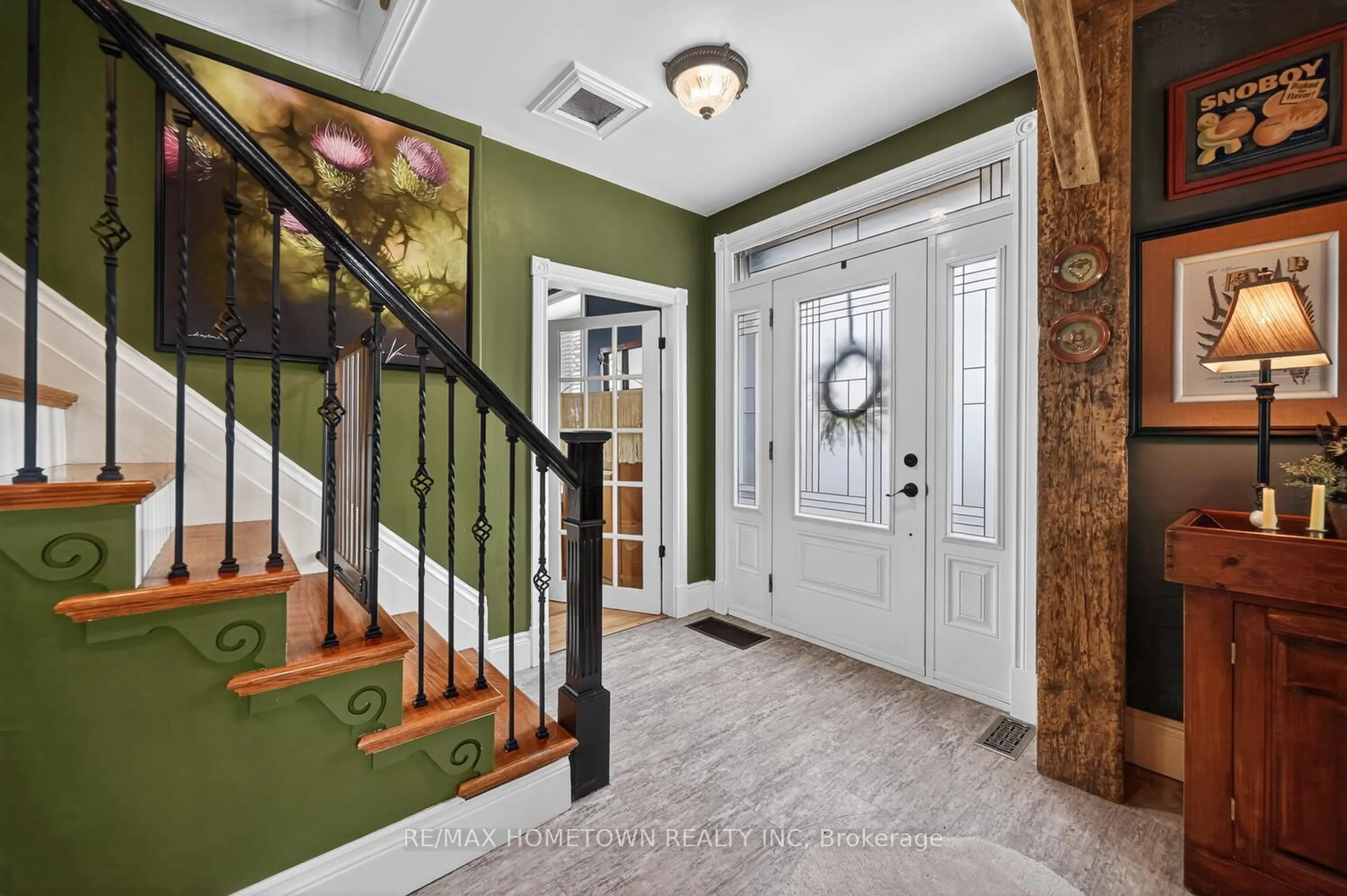 Indoor entryway for 11842 Rocksprings Rd, Elizabethtown-Kitley Ontario K0G 1R0