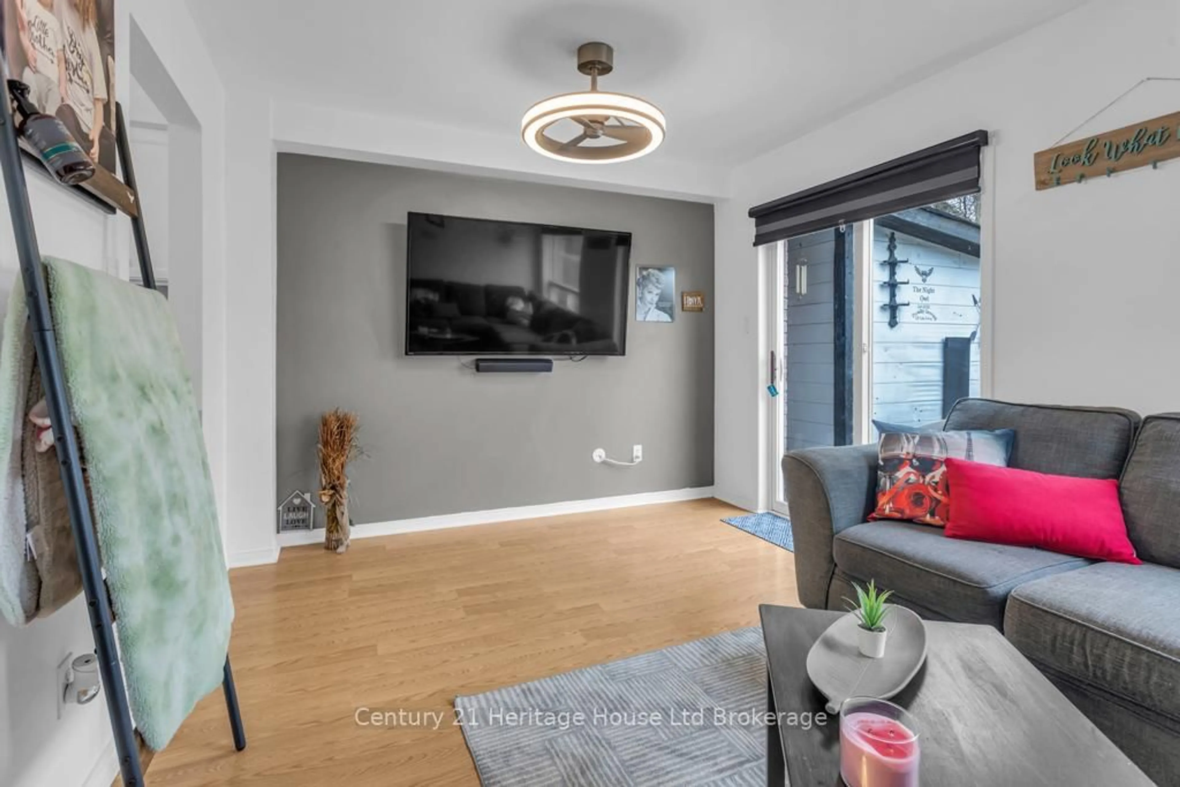 Living room with furniture, unknown for 23 Tulip Dr, Tillsonburg Ontario N4G 5S5