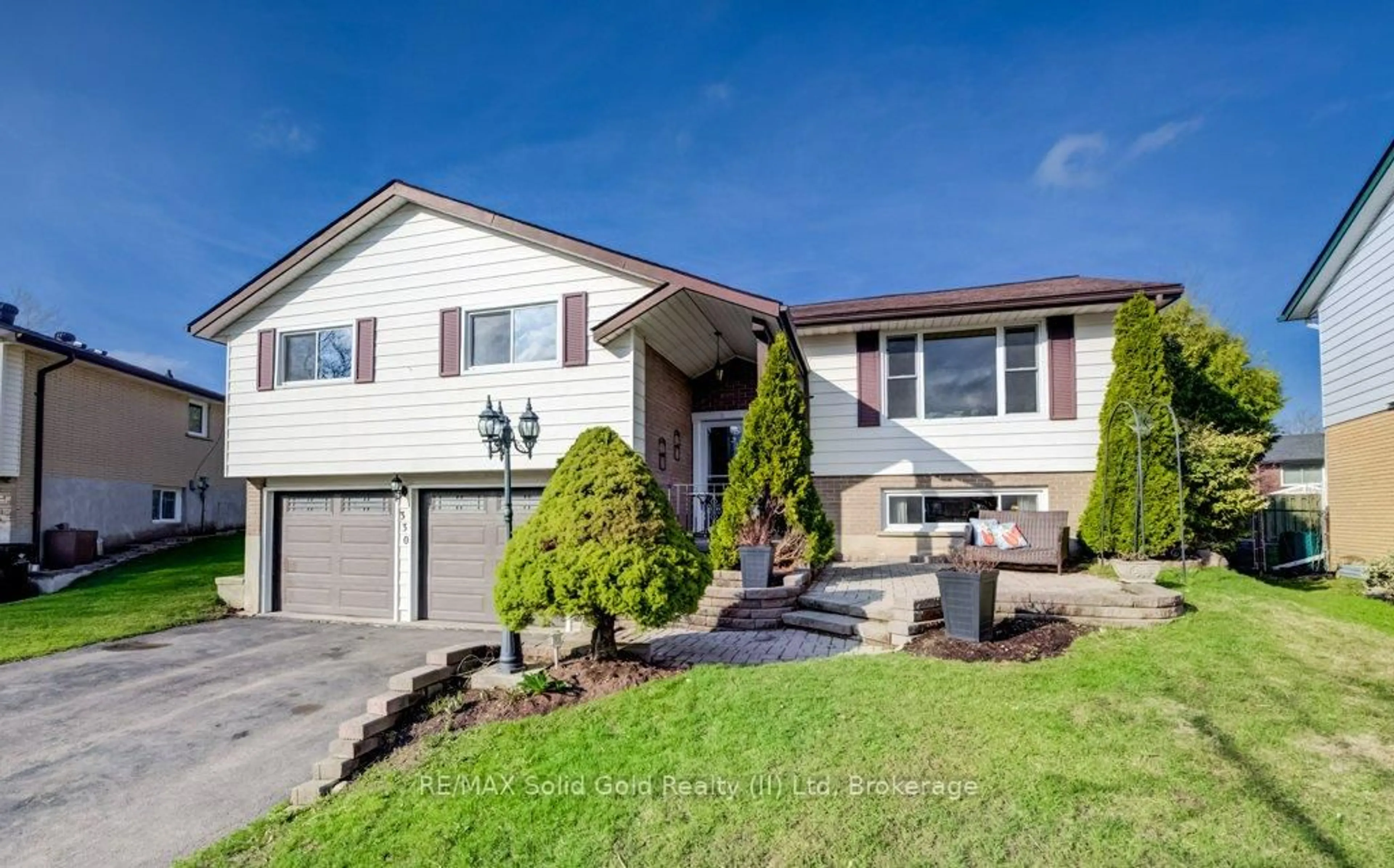 Home with vinyl exterior material, street for 330 Daleview Pl, Waterloo Ontario N2L 5M5