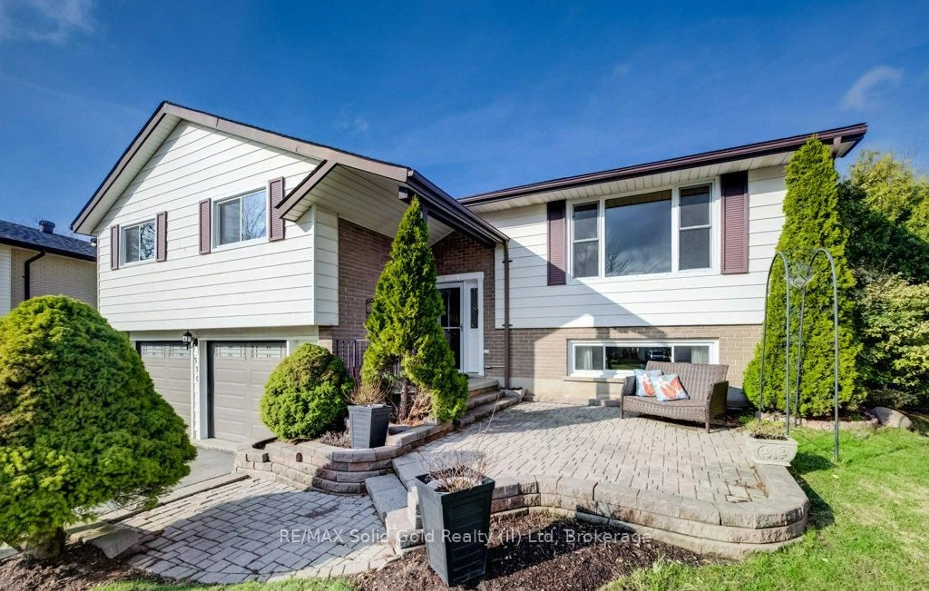 Home with vinyl exterior material, street for 330 Daleview Pl, Waterloo Ontario N2L 5M5