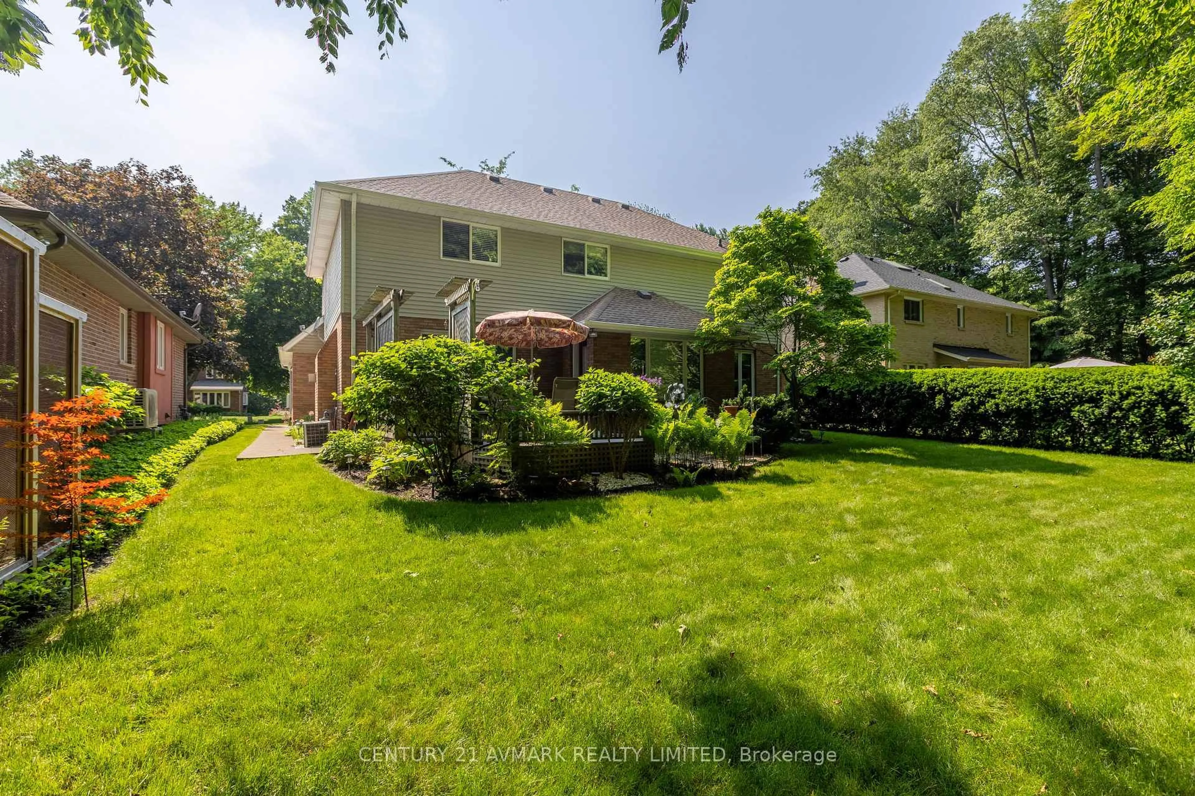 A pic from outside/outdoor area/front of a property/back of a property/a pic from drone, street for 5 Milburn Dr, Pelham Ontario L0S 1E4