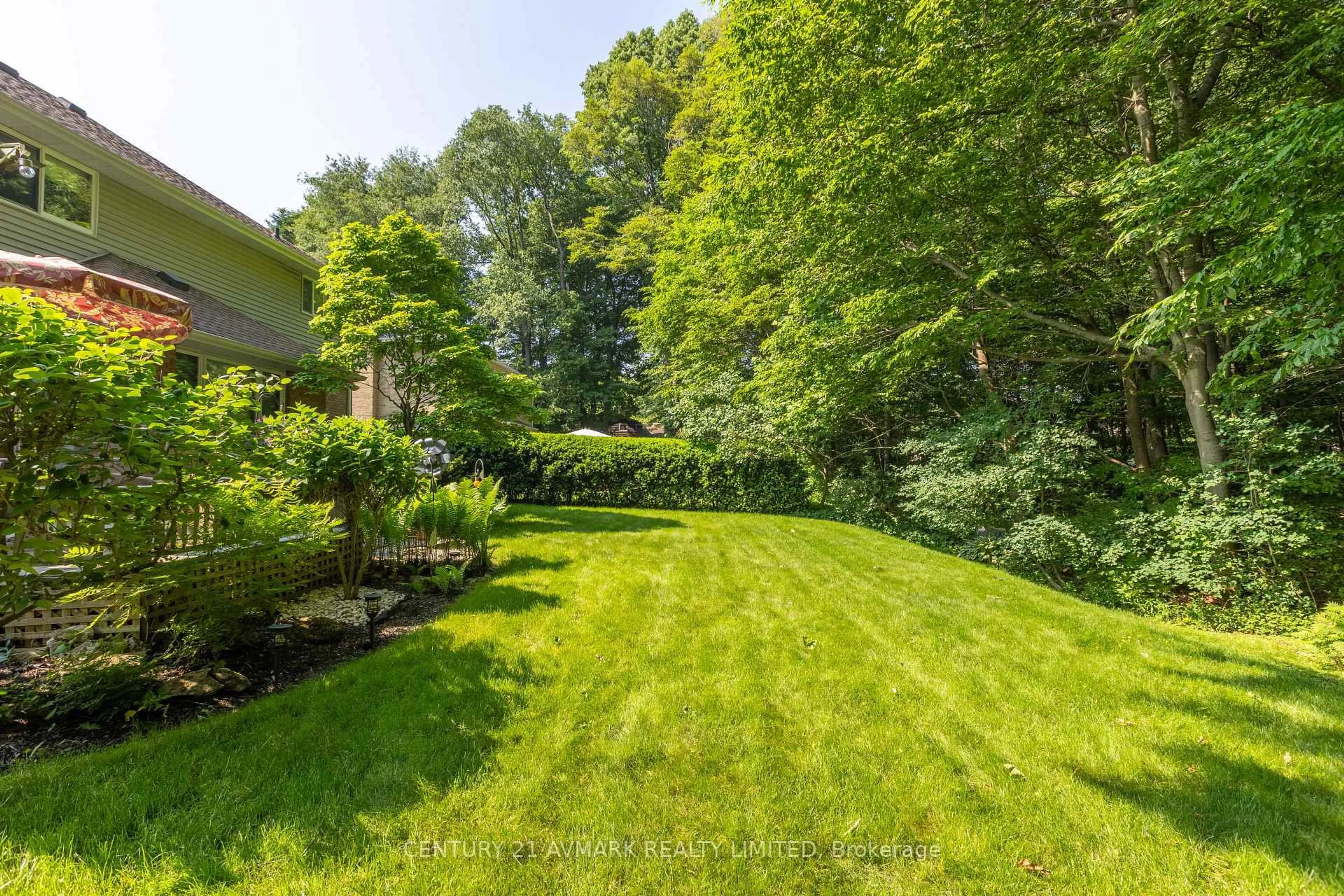 Patio, forest/trees view for 5 Milburn Dr, Pelham Ontario L0S 1E4