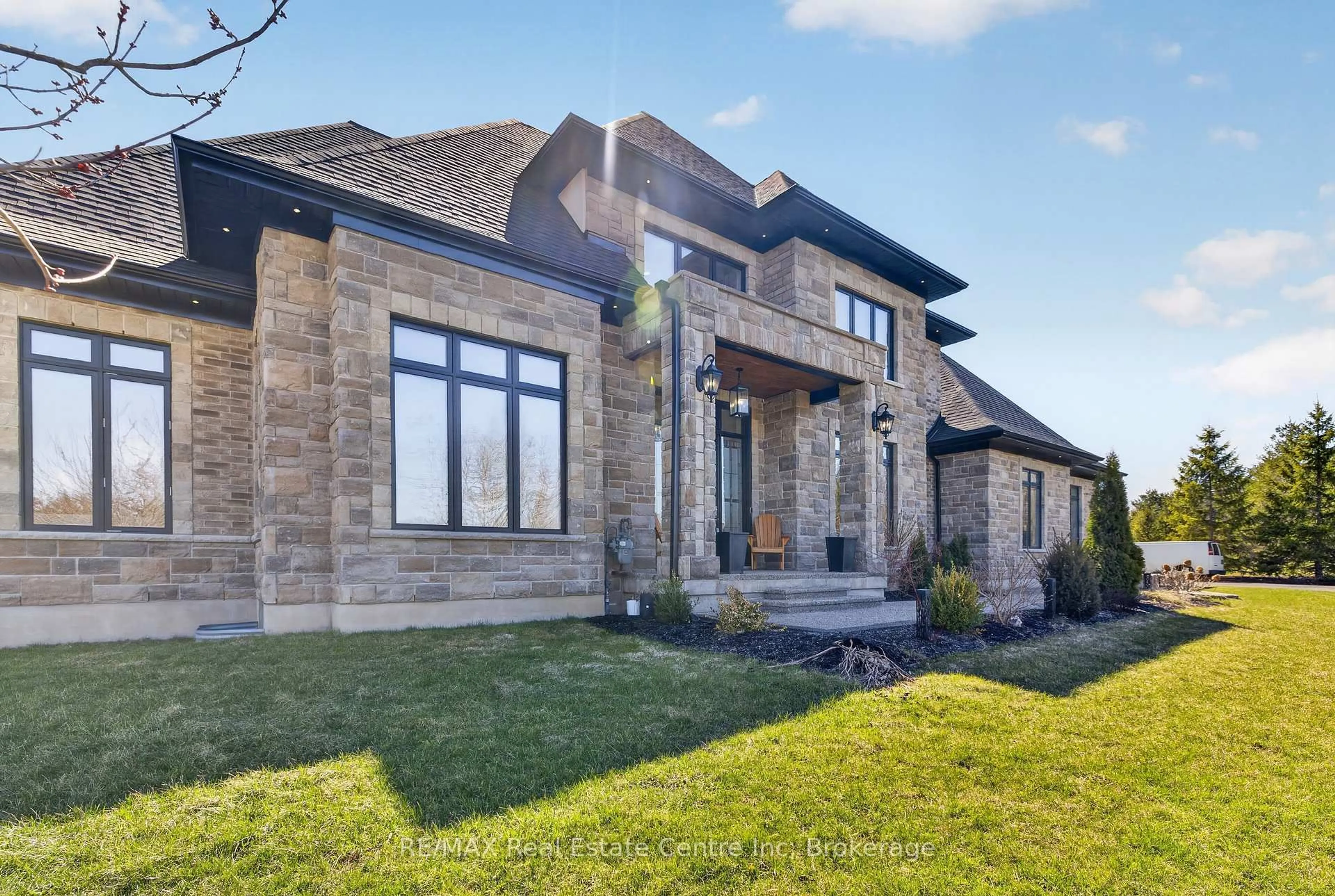 Home with brick exterior material, unknown for 7645 Maltby Rd, Puslinch Ontario N0B 2J0