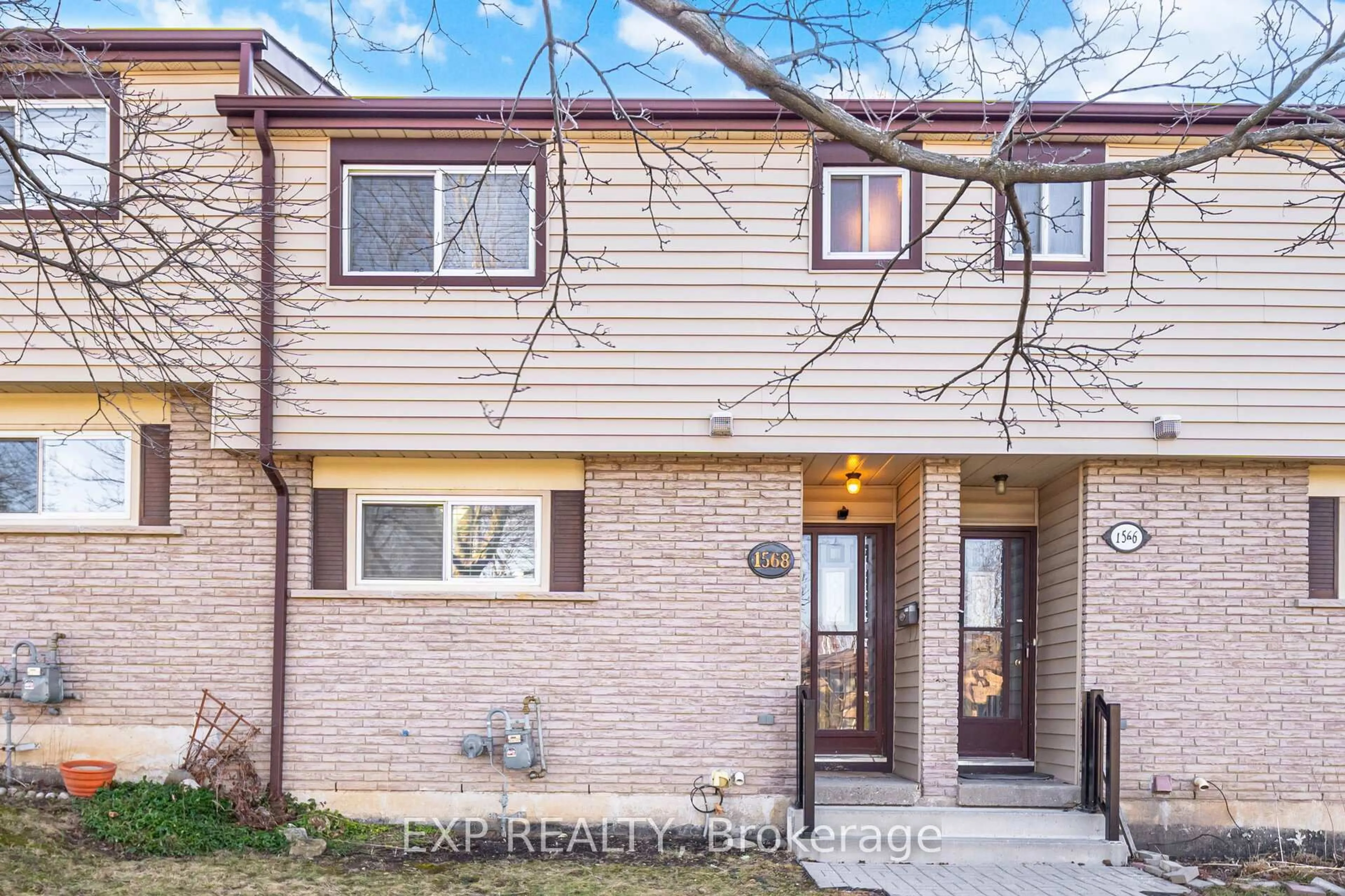 Home with brick exterior material, street for 1568 Garth St #32A, Hamilton Ontario L9B 1T3