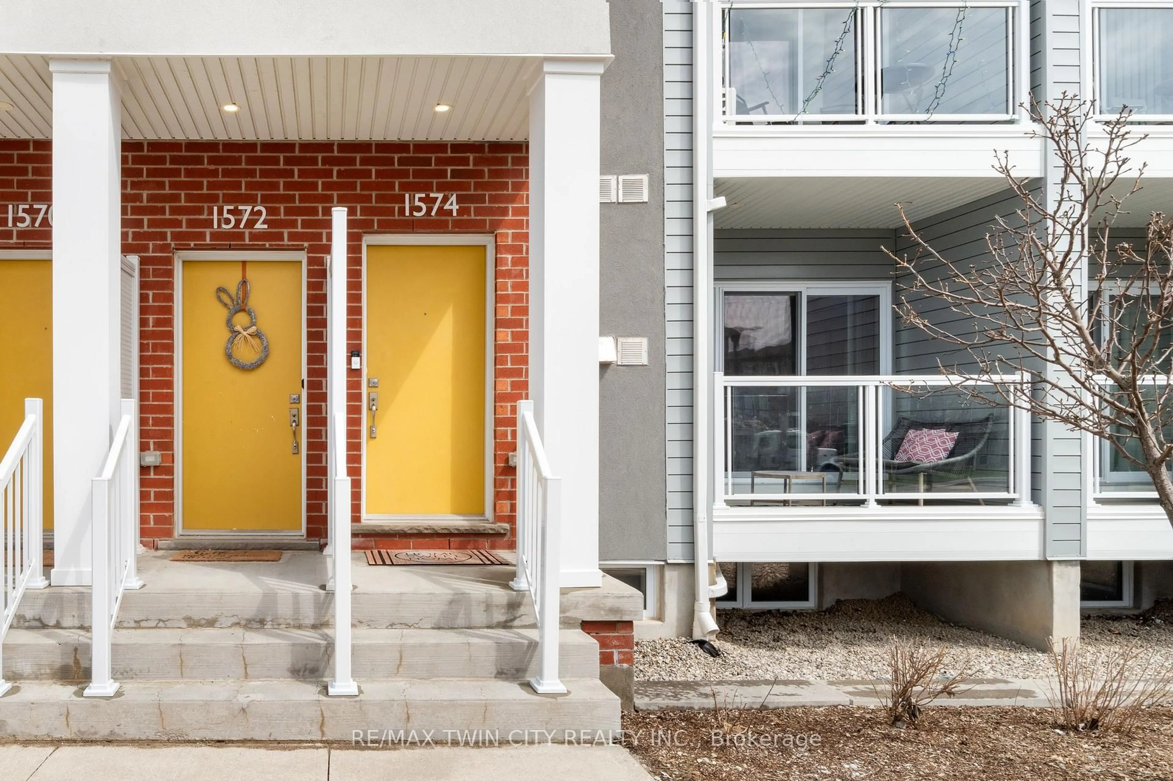 Indoor entryway for 1574 Fischer Hallman Rd, Kitchener Ontario N2R 0R7