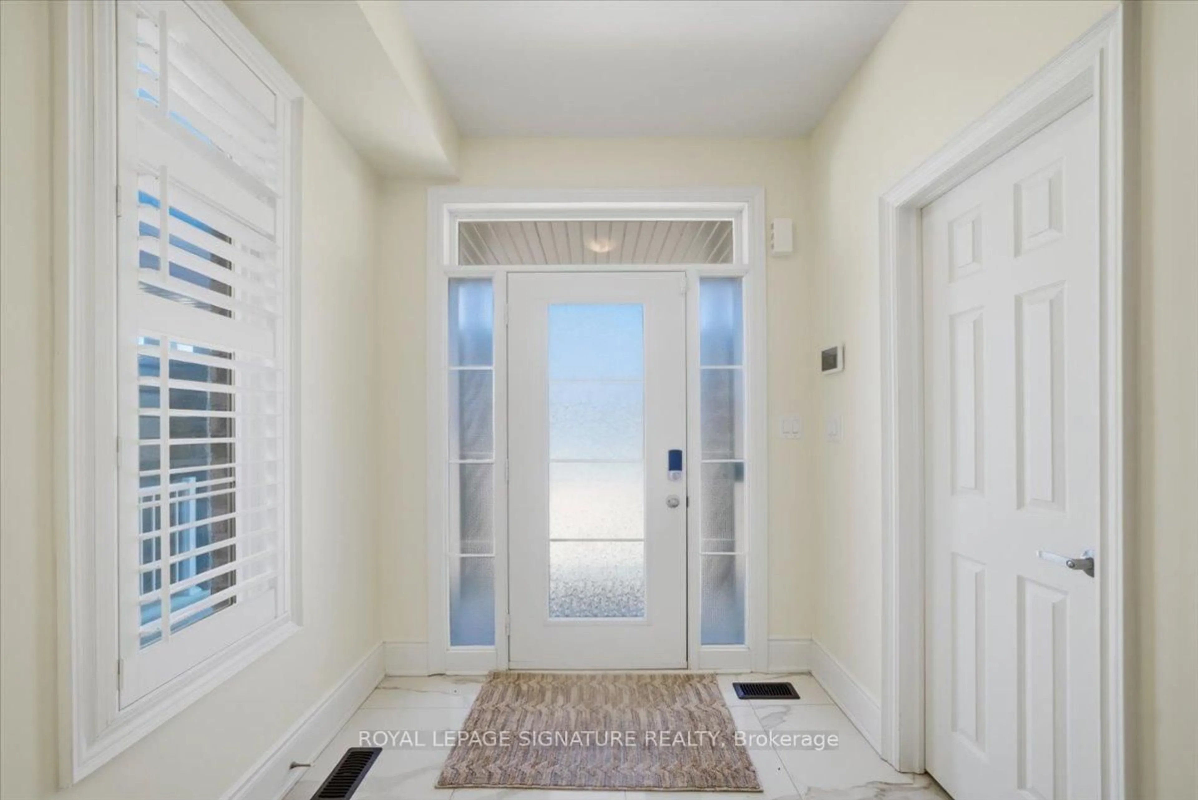 Indoor entryway for 81 Attwater Dr, Cambridge Ontario N1R 5S2