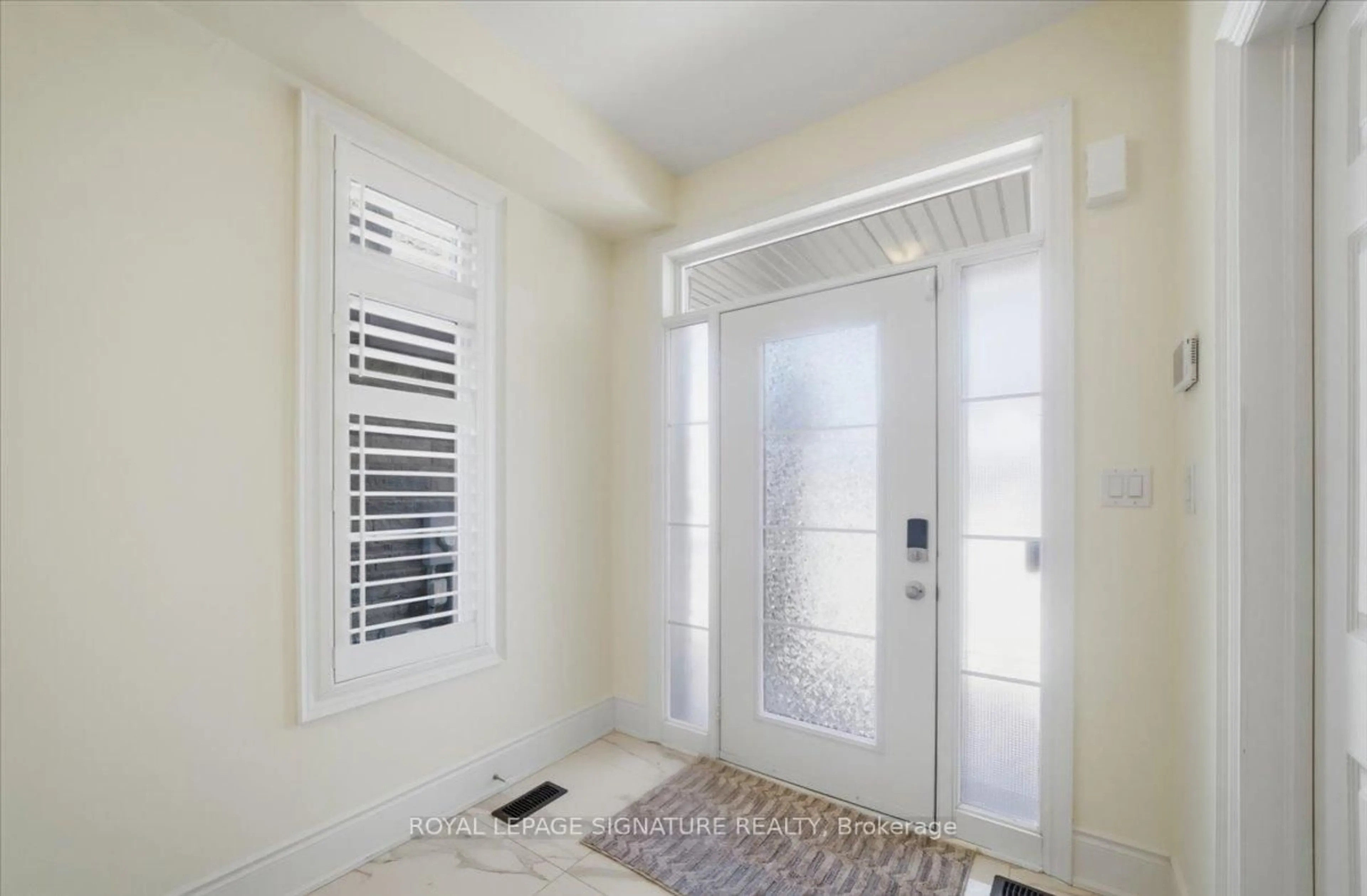 Indoor entryway for 81 Attwater Dr, Cambridge Ontario N1R 5S2