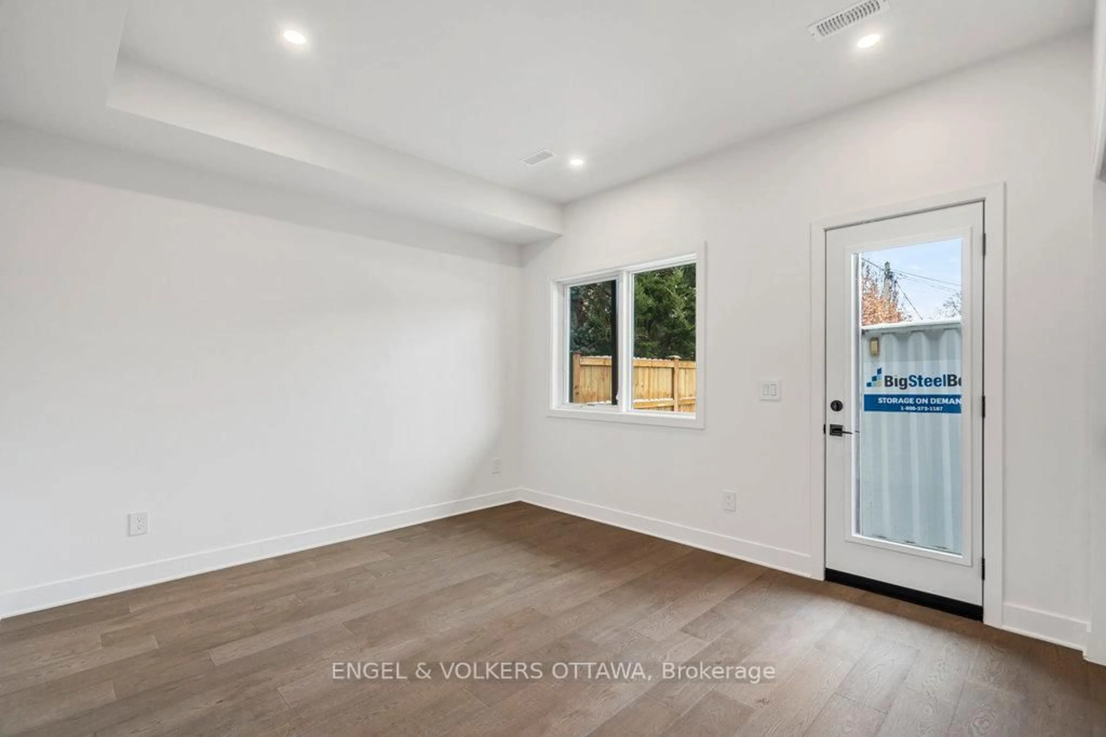 A pic of a room for 71 Parent Ave, Ottawa Ontario K1N 0E6