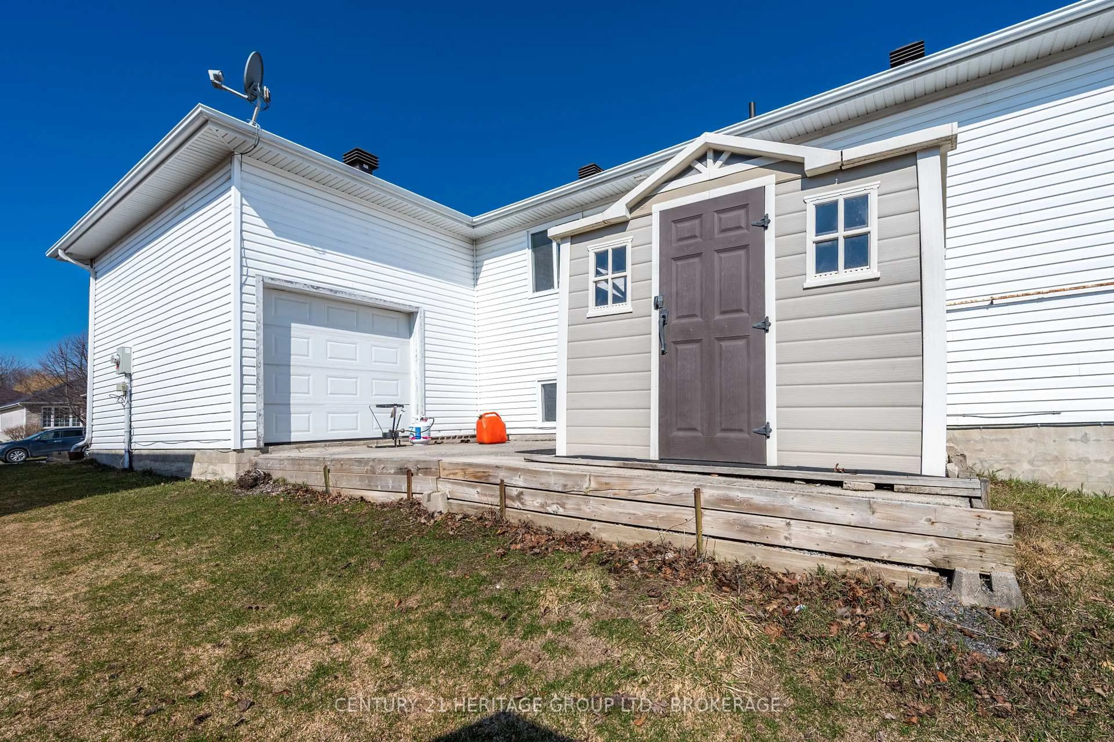 Home with vinyl exterior material, street for 79 SPEERS Blvd, Loyalist Ontario K7N 1Y8