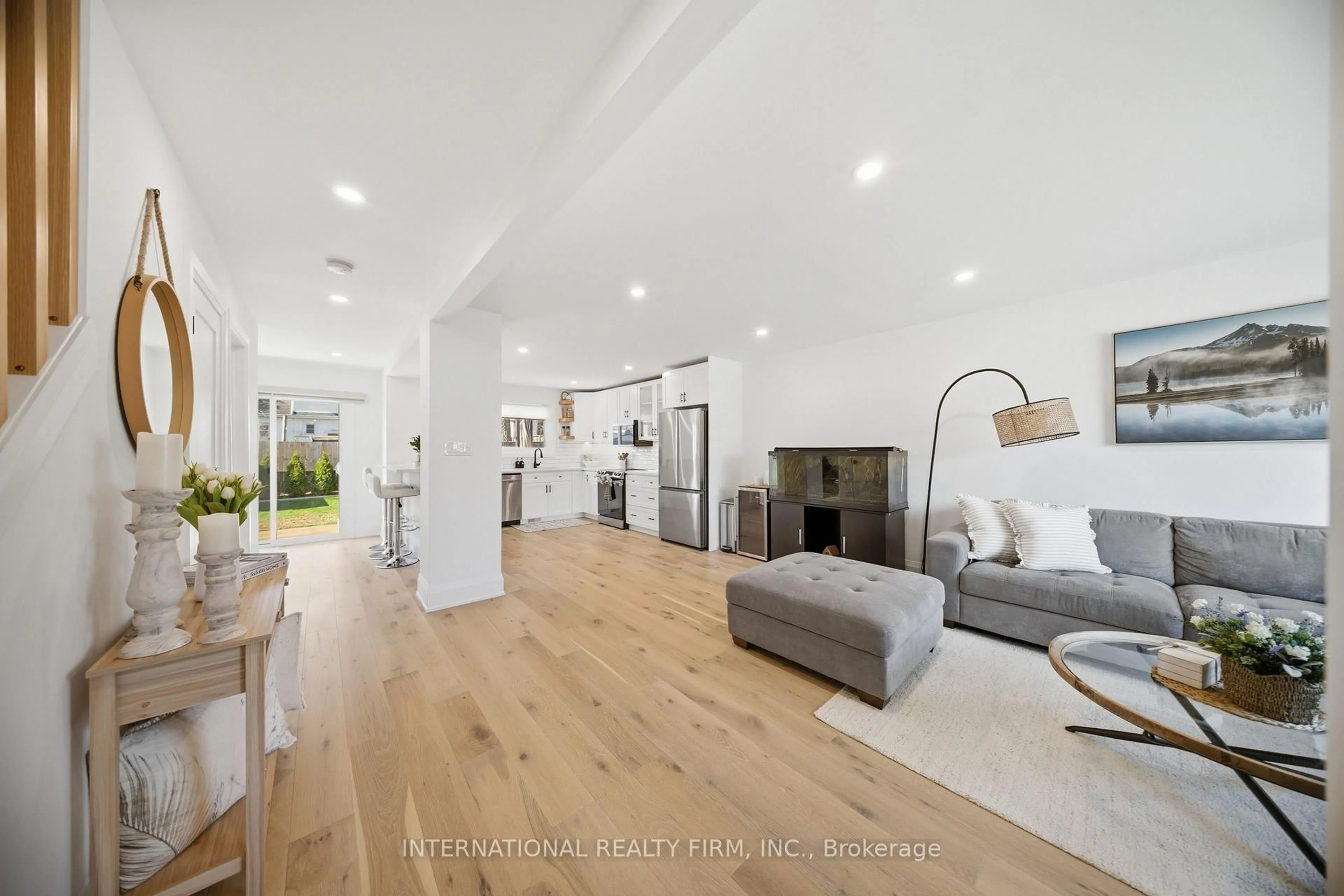 Unknown for 28 Debby Cres, Brantford Ontario N3R 7A4