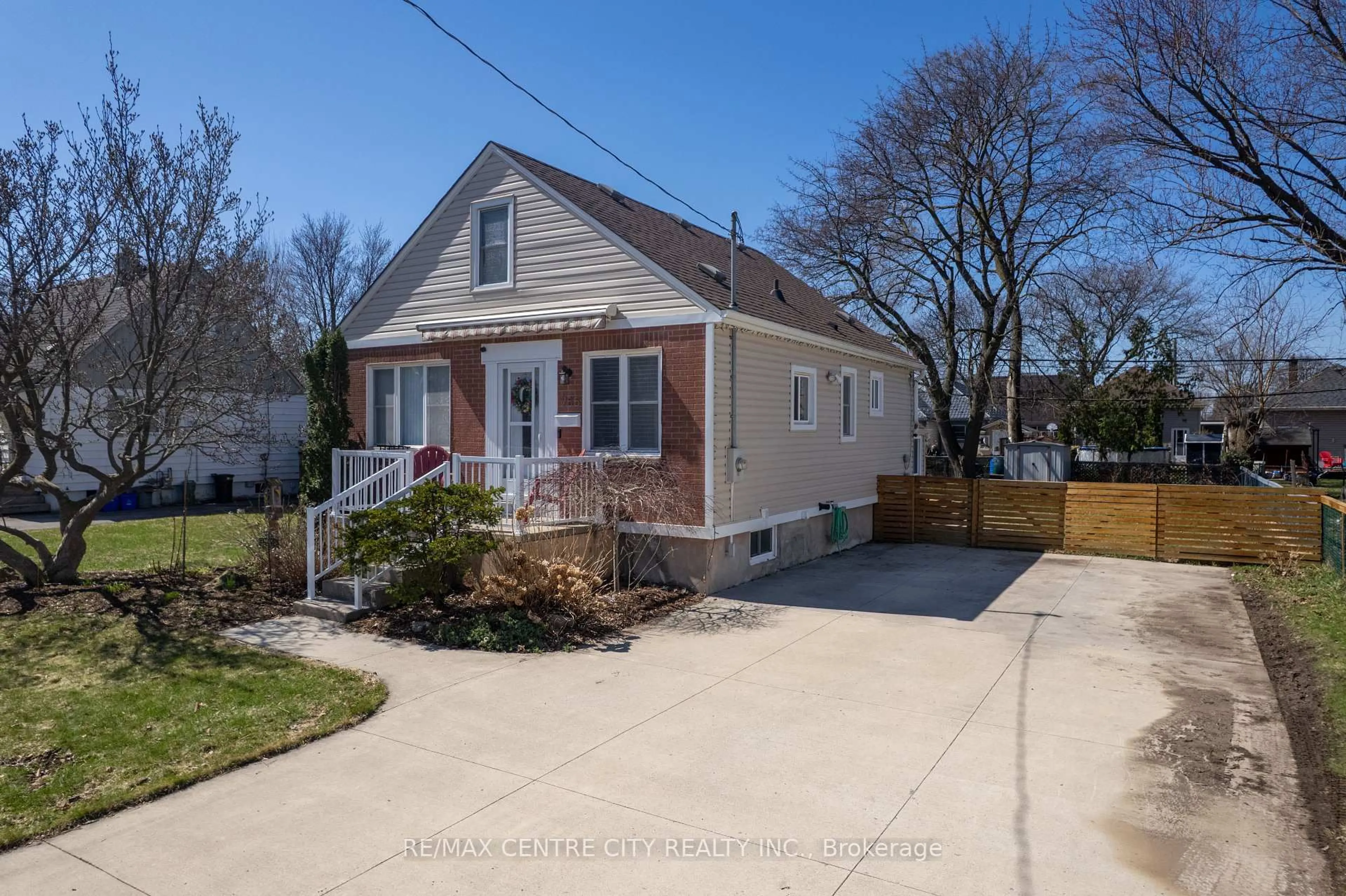 Unknown for 785 STRAND St, London East Ontario N5Y 1T2