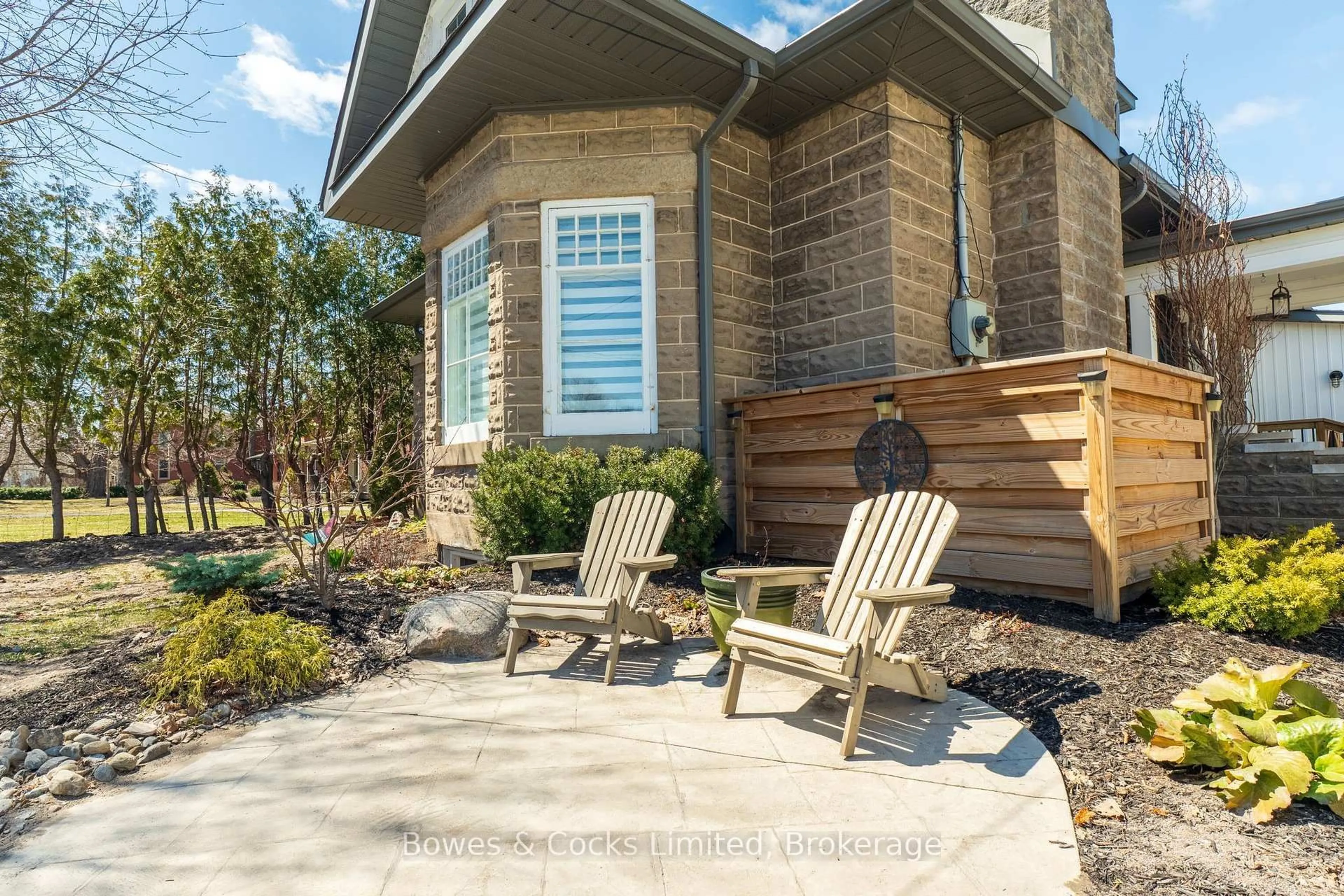 Unknown for 82 Queen St, Selwyn Ontario K0L 2H0