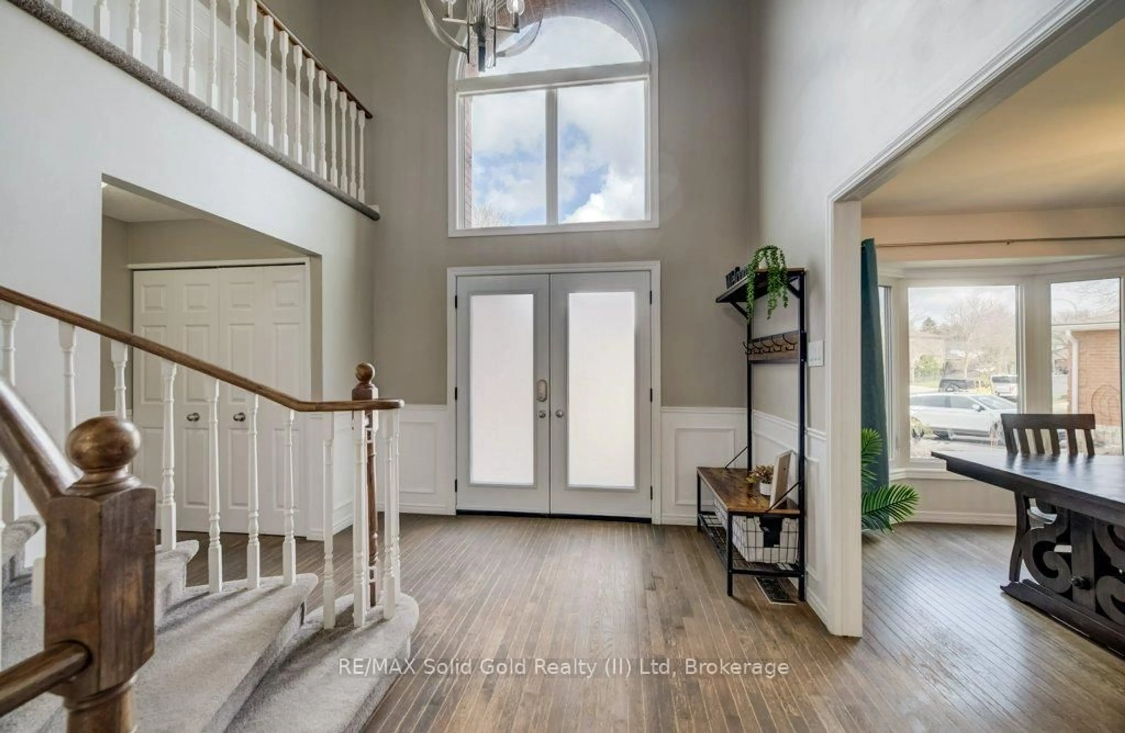 Indoor entryway for 107 Old Park Lane, Kitchener Ontario N2N 2K1