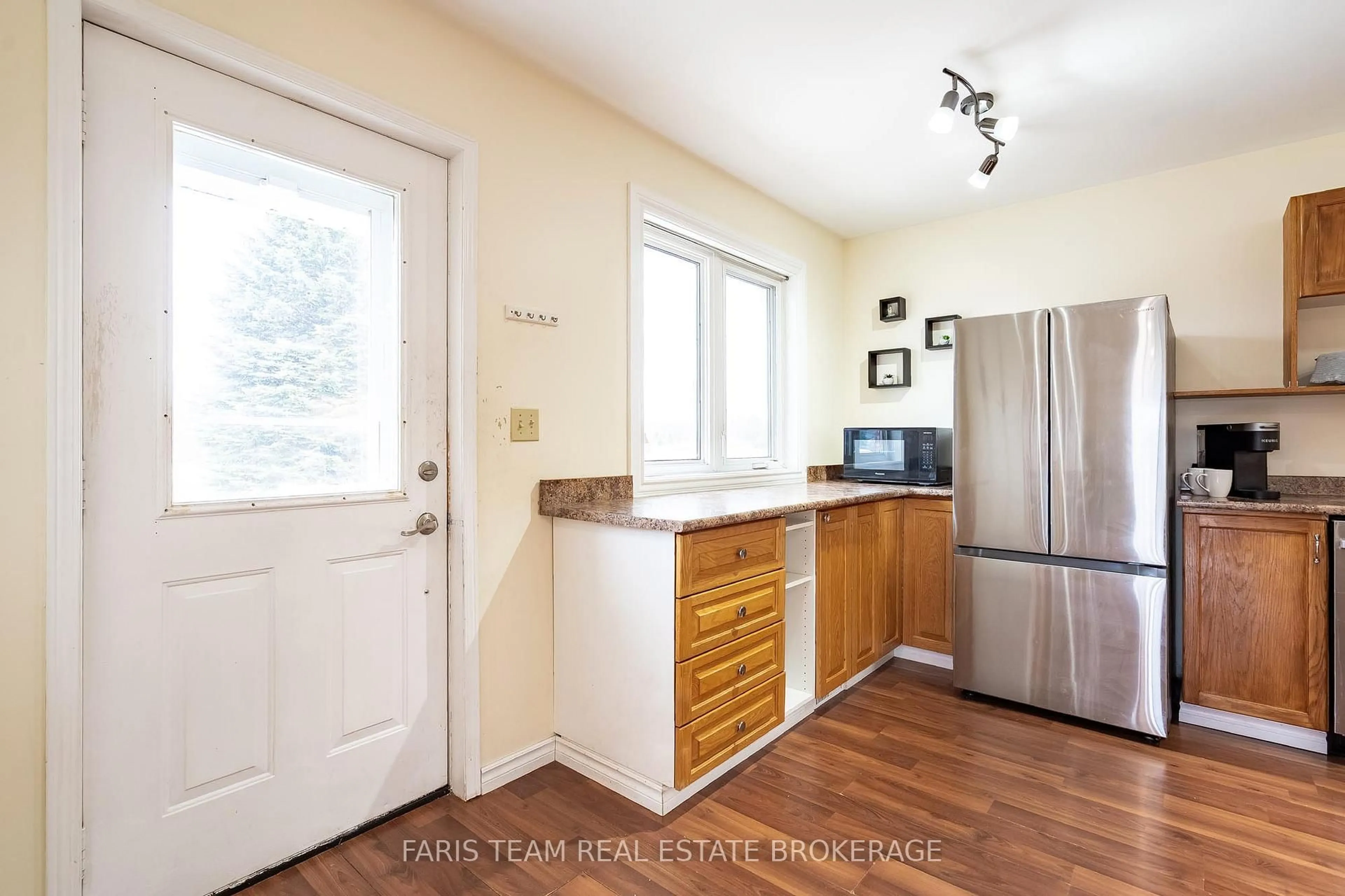 Standard kitchen, unknown for 157 Brewster Lake Rd, Grey Highlands Ontario N0C 1M0