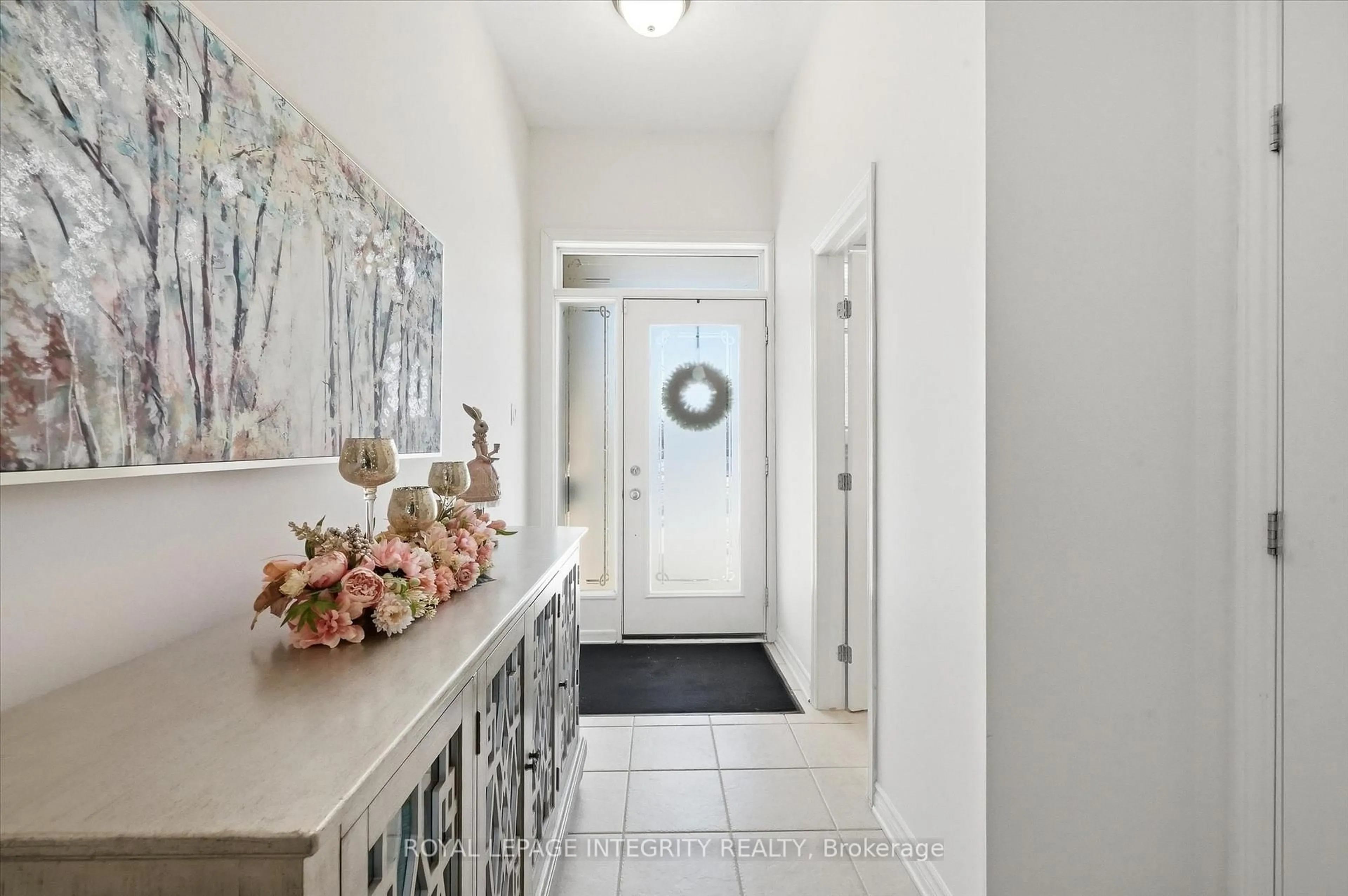 Indoor entryway for 418 Rochefort Circ, Ottawa Ontario K4A 0M8