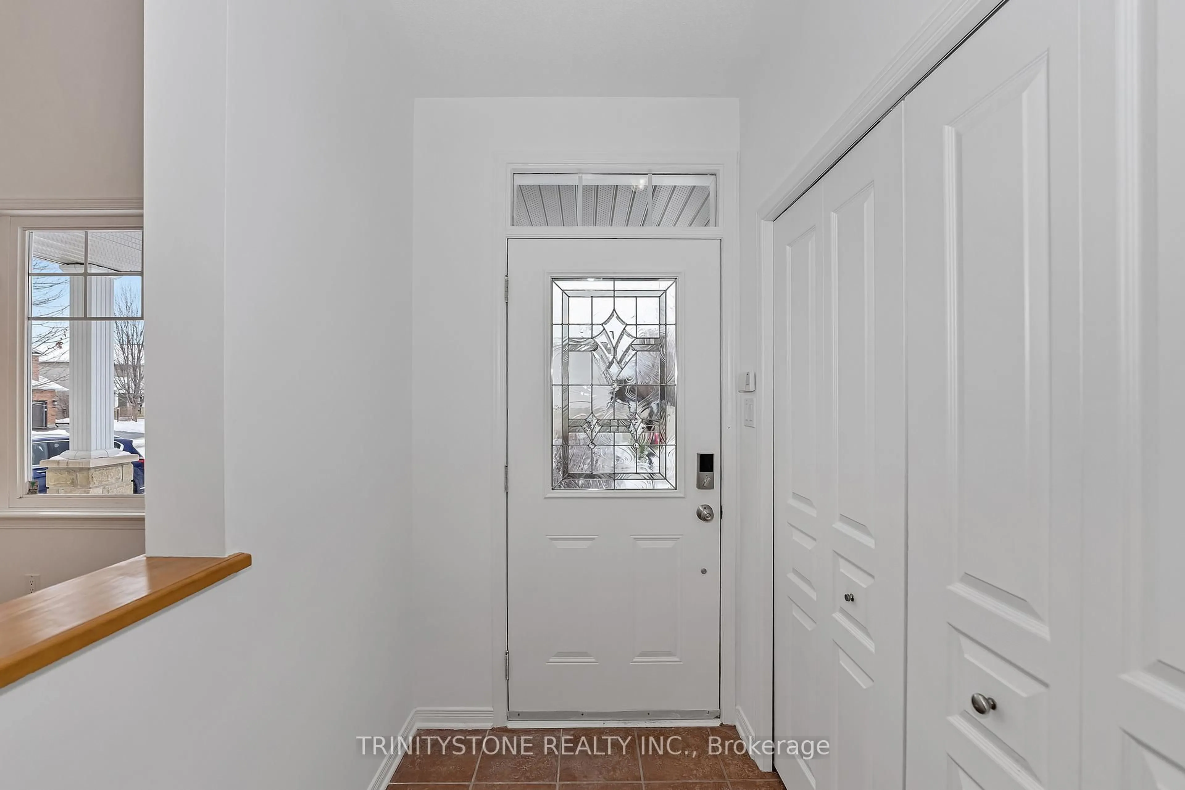 Indoor entryway for 145 Arrowwood Dr, Stittsville Ontario K2S 2G3