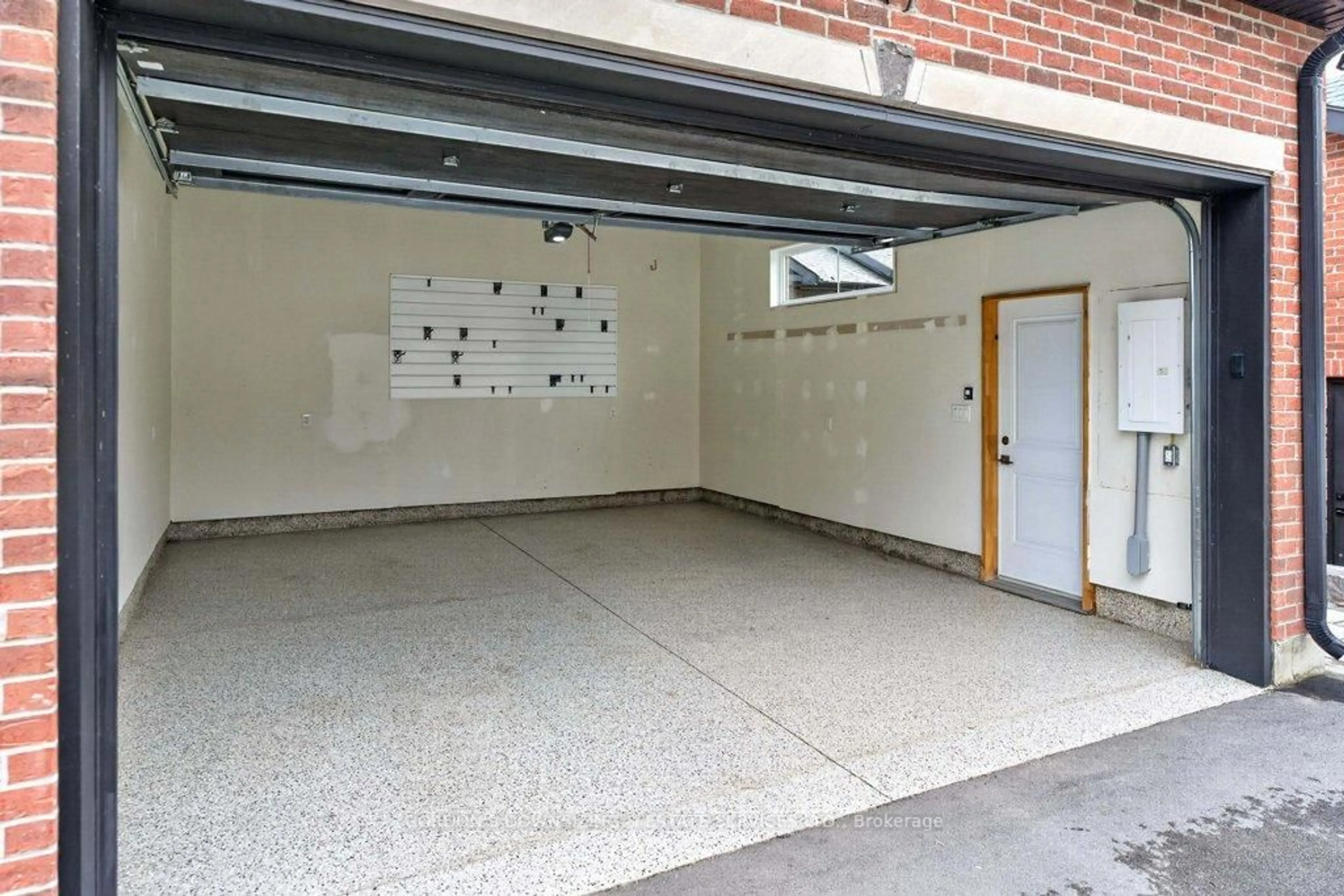 Indoor garage for 47 Bentley Cres, Prince Edward County Ontario K0K 2T0
