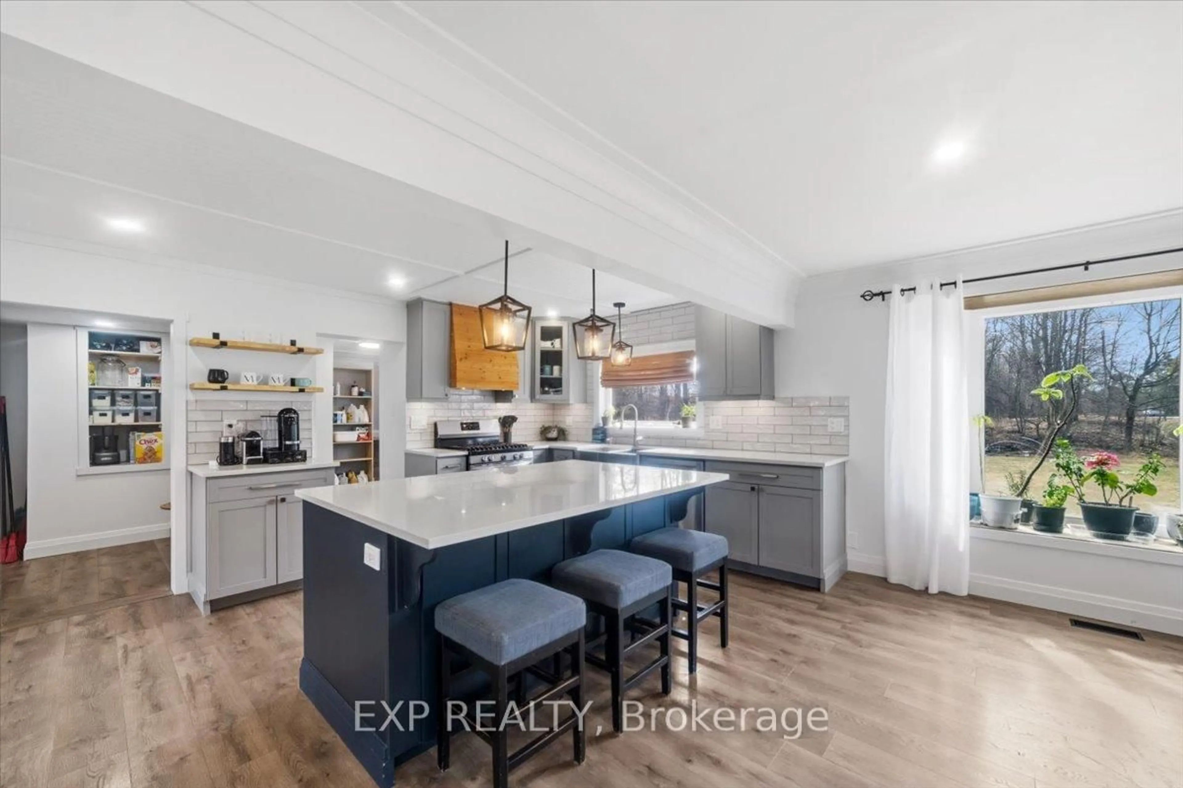 Open concept kitchen, ceramic/tile floor for 303 Bruce rd 9, Saugeen Shores Ontario N0H 2T0