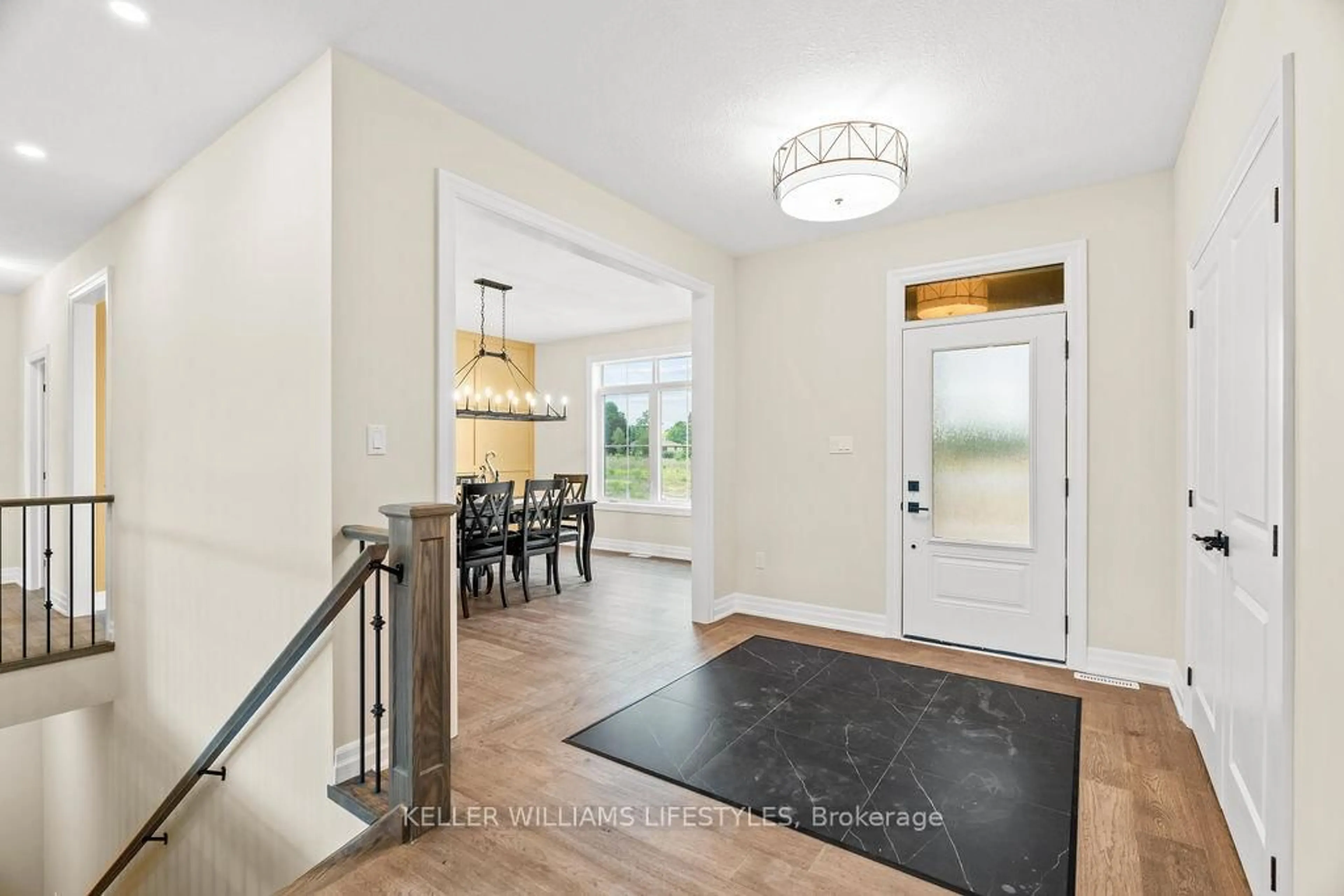 Indoor entryway for 52 EAST GLEN Dr, Lambton Shores Ontario N0M 1B0