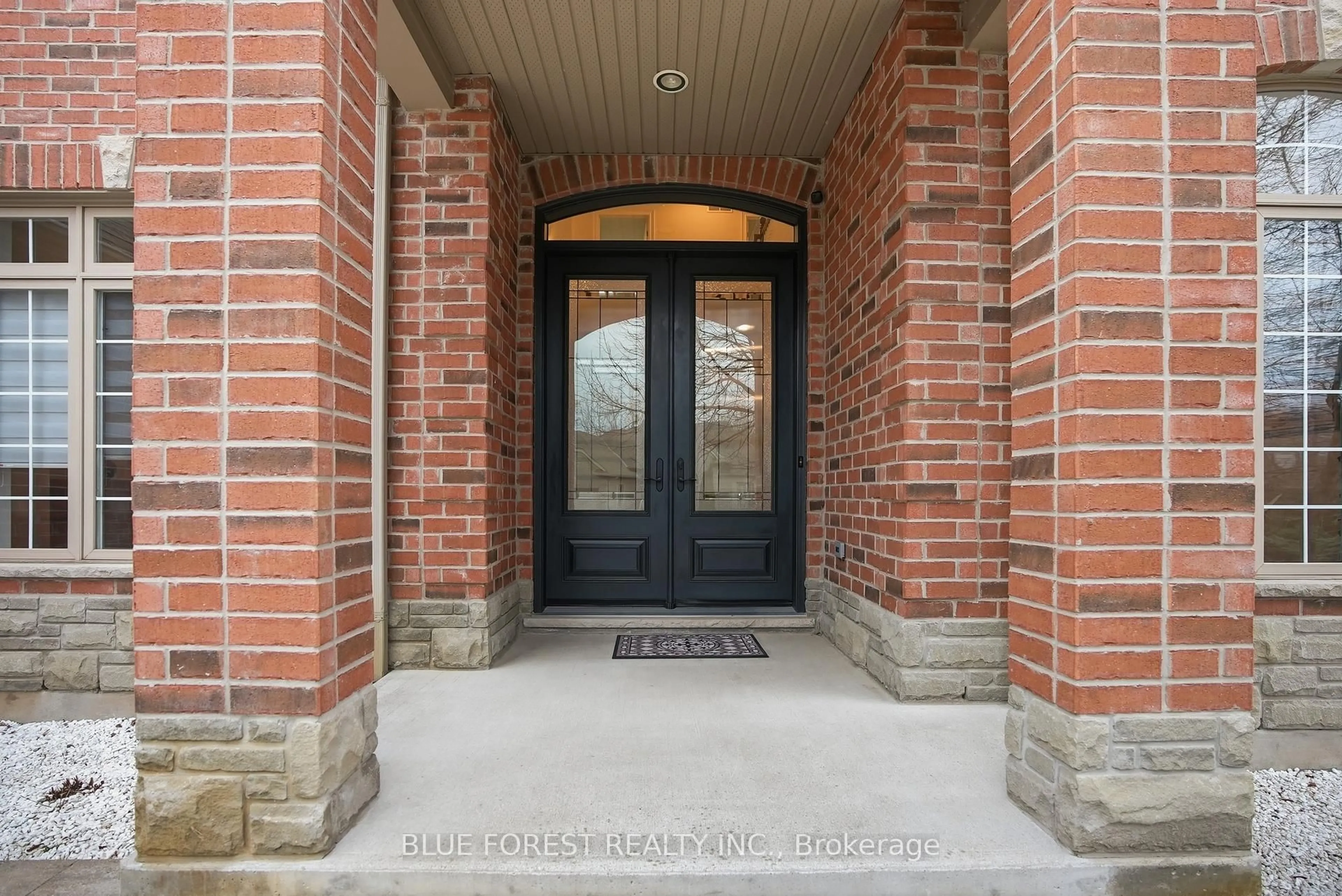 Indoor entryway for 7222 Clayton Walk #5, London South Ontario N6P 1W1