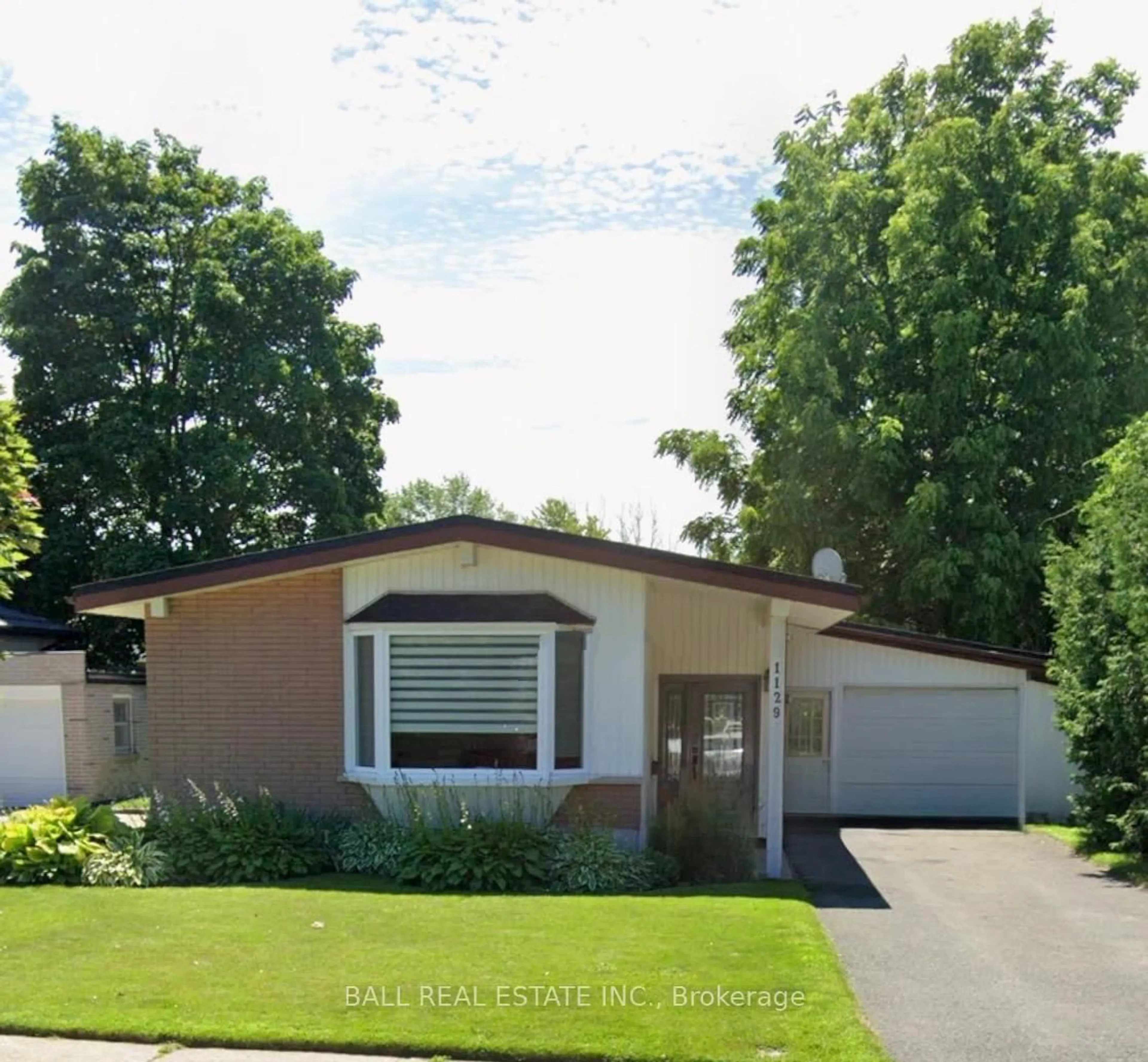 Home with vinyl exterior material, street for 1129 Algonquin Blvd, Peterborough Ontario K9H 6N1