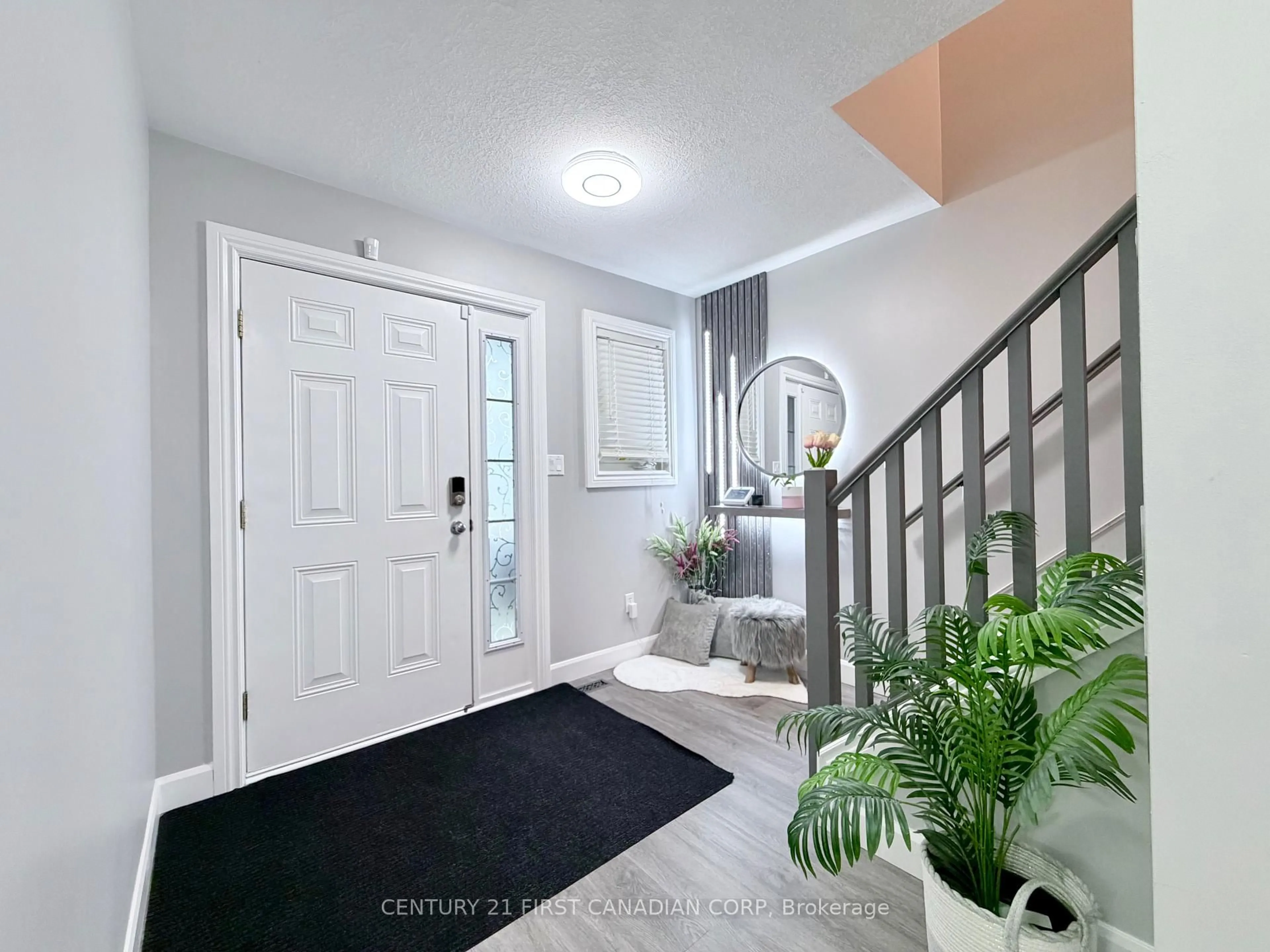 Indoor entryway for 9 Barrett Cres, St. Thomas Ontario N5R 6M1