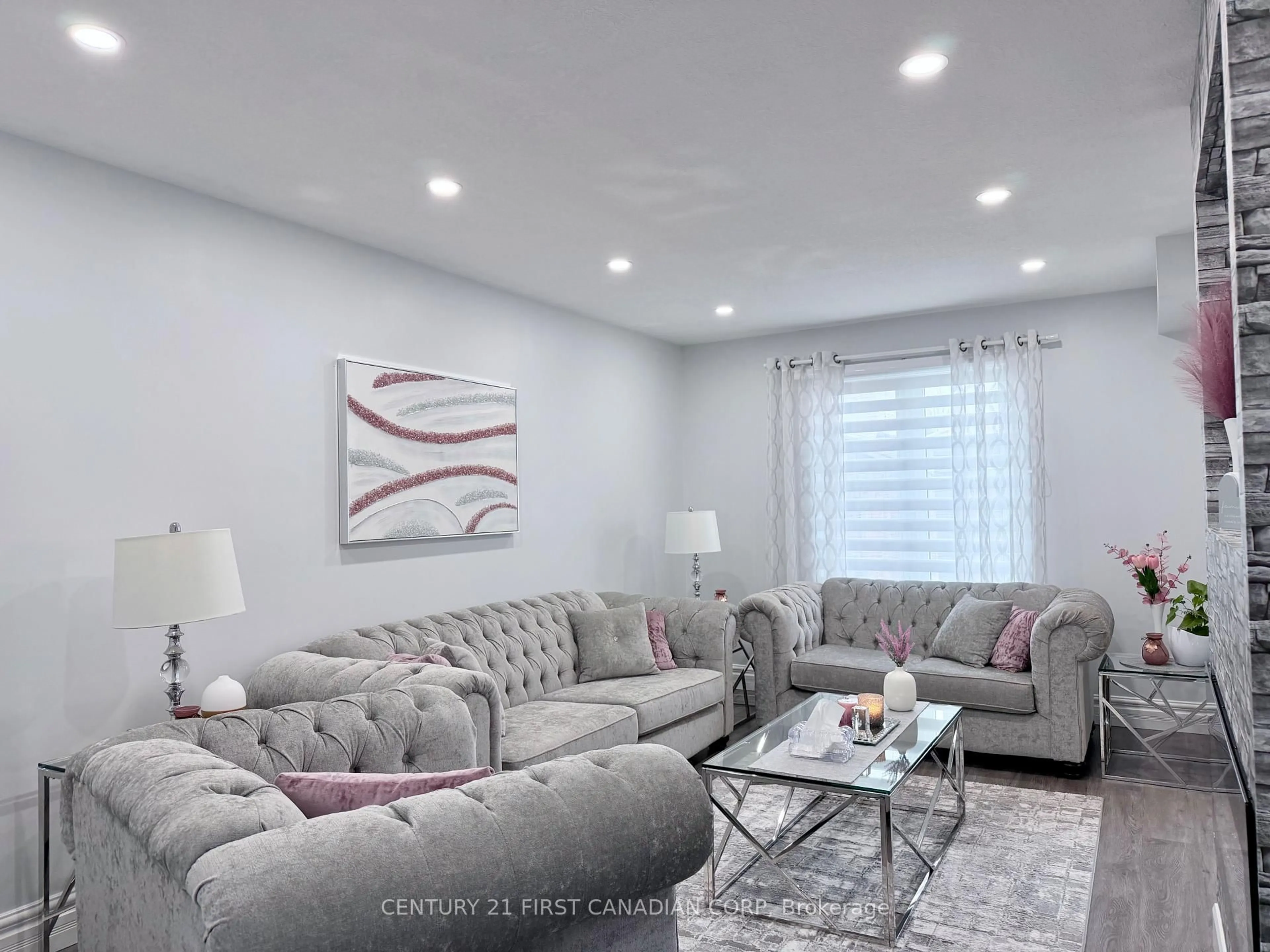 Living room with furniture, unknown for 9 Barrett Cres, St. Thomas Ontario N5R 6M1