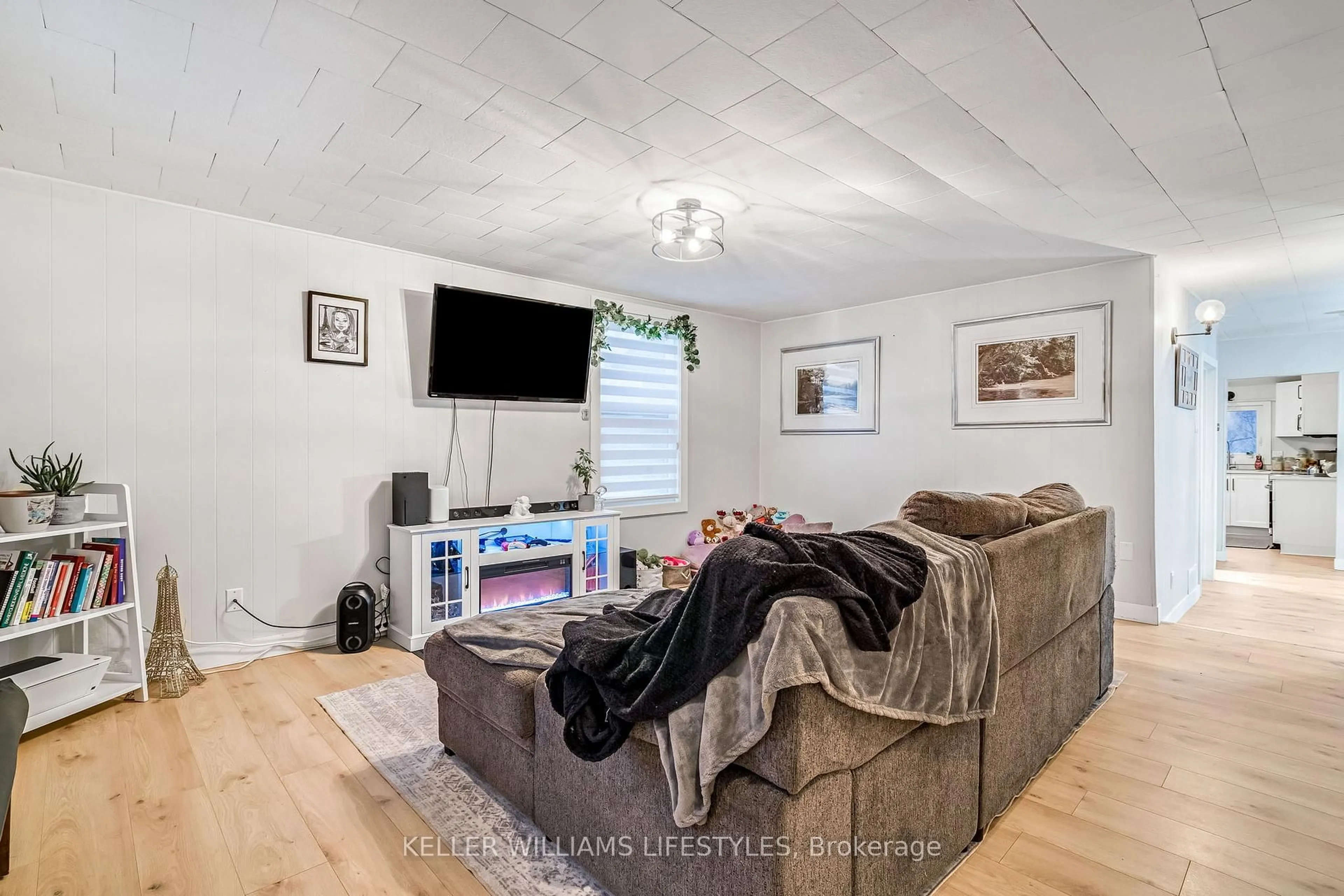 A pic of a room for 2 OPECHEE St, St. Thomas Ontario N5R 1V9