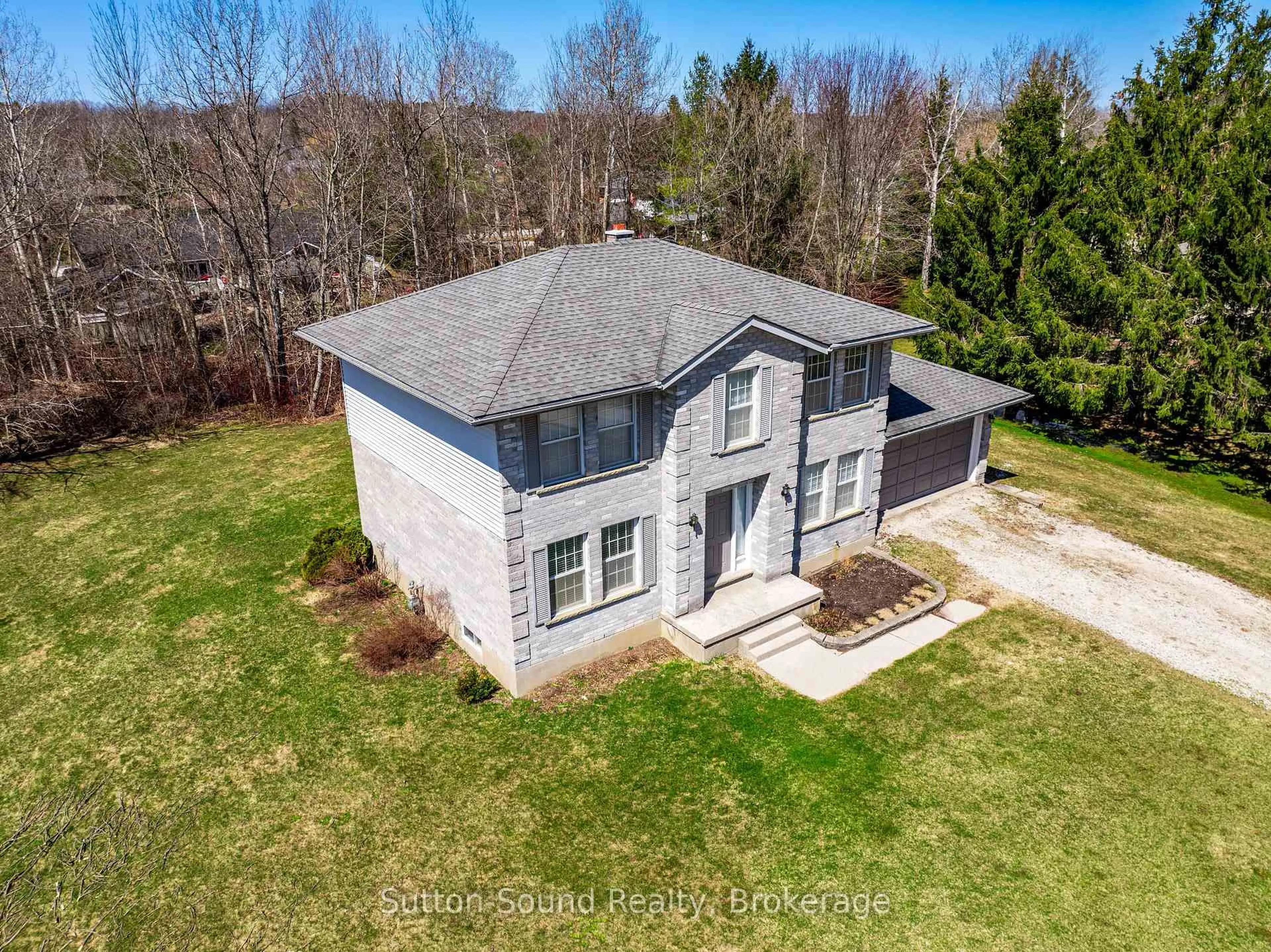 A pic from outside/outdoor area/front of a property/back of a property/a pic from drone, building for 148 Finden St, Georgian Bluffs Ontario N4K 6V5