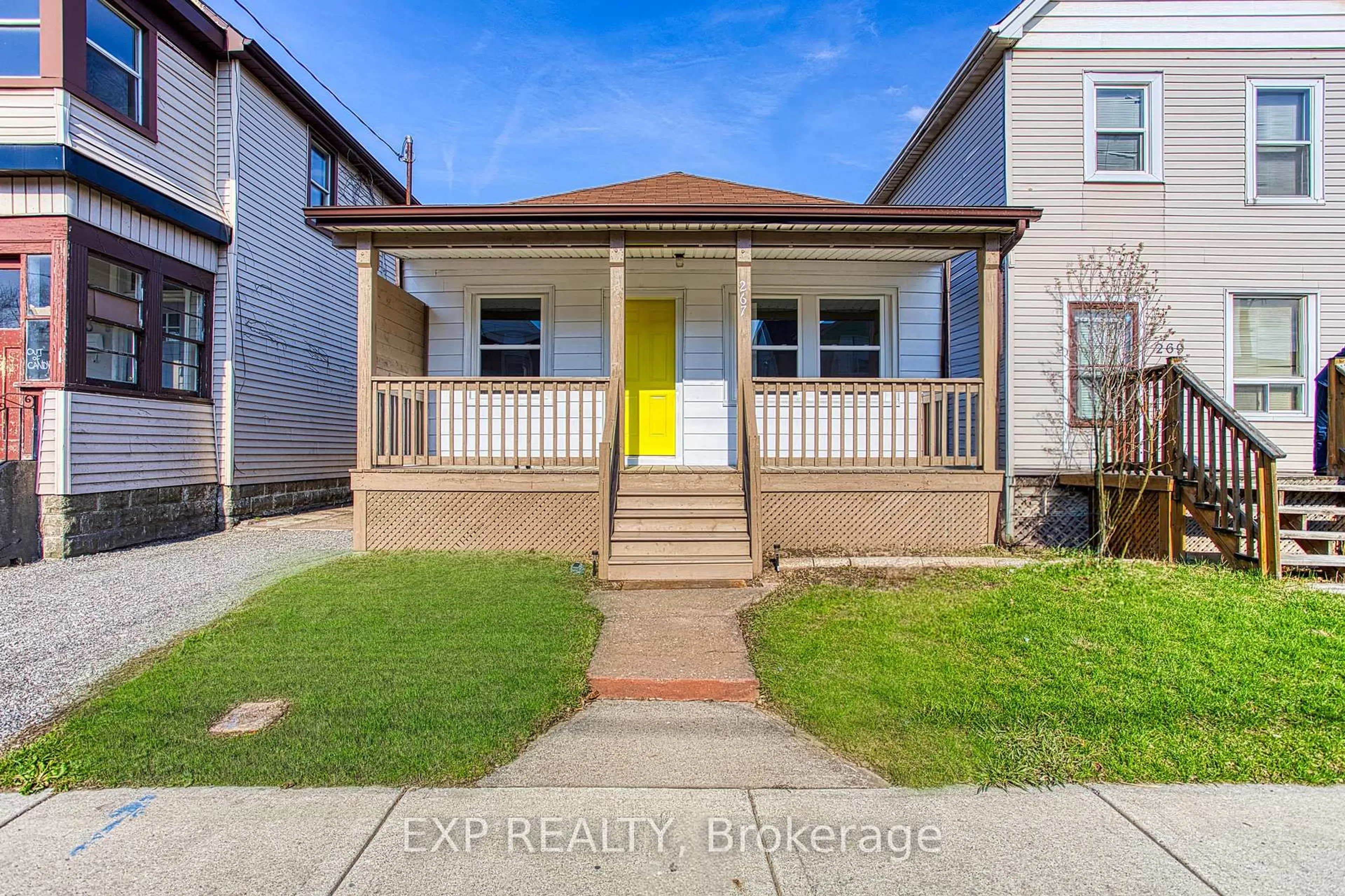 A pic from outside/outdoor area/front of a property/back of a property/a pic from drone, street for 267 Rosslyn Ave, Hamilton Ontario L8L 7P9