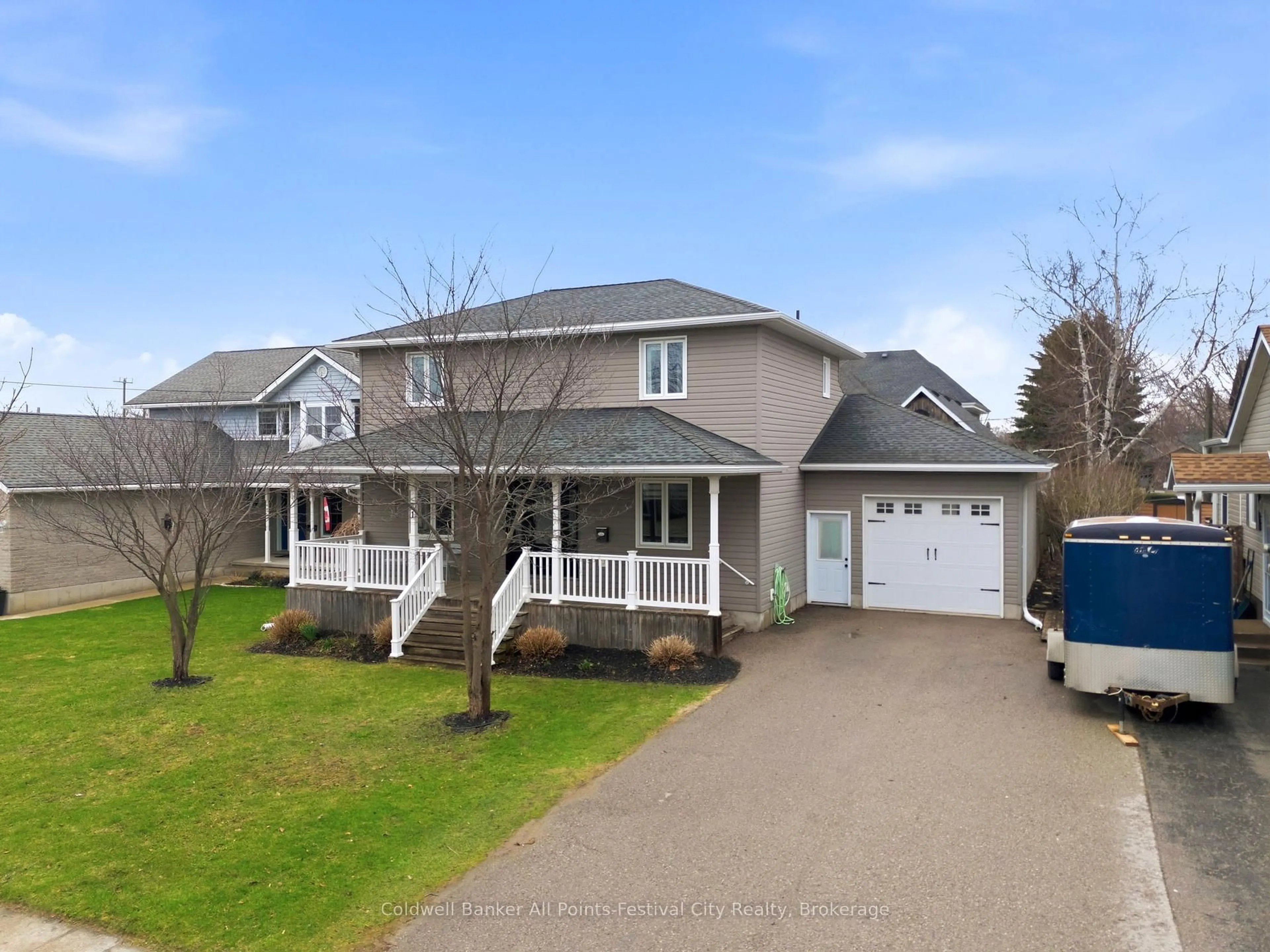 A pic from outside/outdoor area/front of a property/back of a property/a pic from drone, street for 91 Park St, Goderich Ontario N7A 1K9