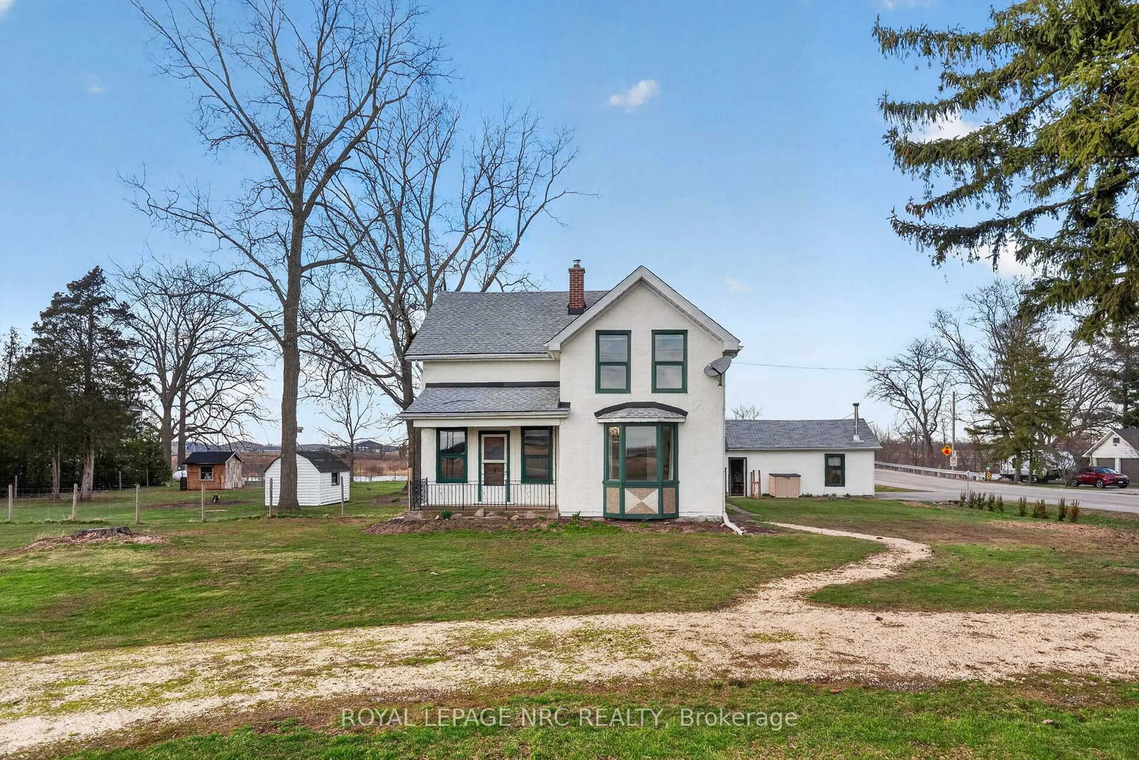 A pic from outside/outdoor area/front of a property/back of a property/a pic from drone, building for 60818 Regional Rd 27 Rd, Wainfleet Ontario L3B 5N6