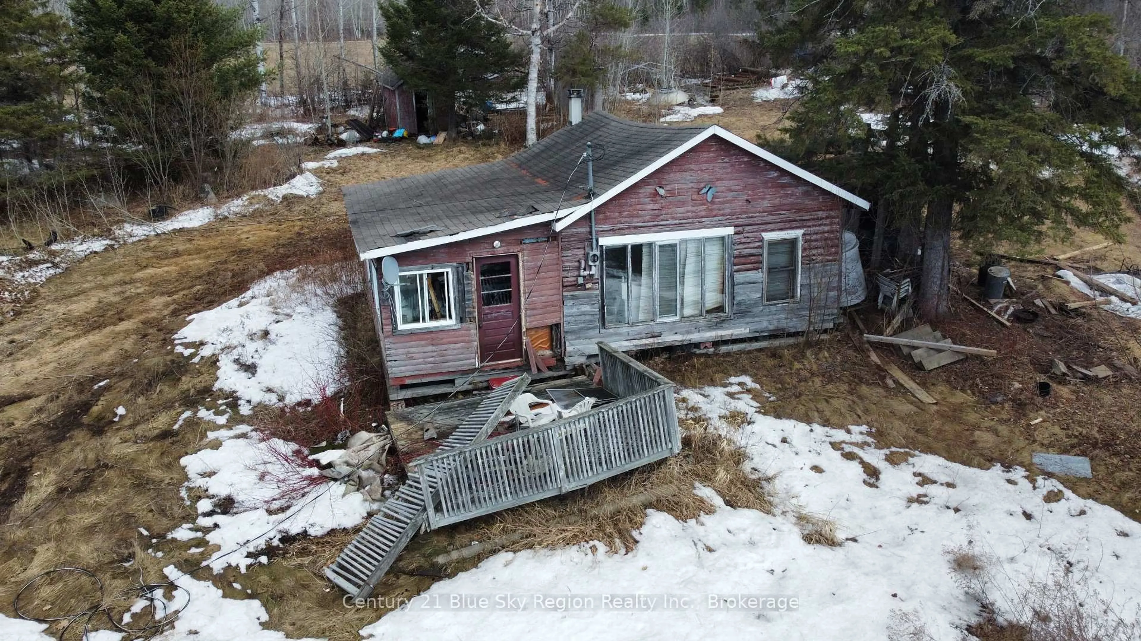 A pic from outside/outdoor area/front of a property/back of a property/a pic from drone, building for 28 Lakeshore Rd, Bonfield Ontario P0H 1E0