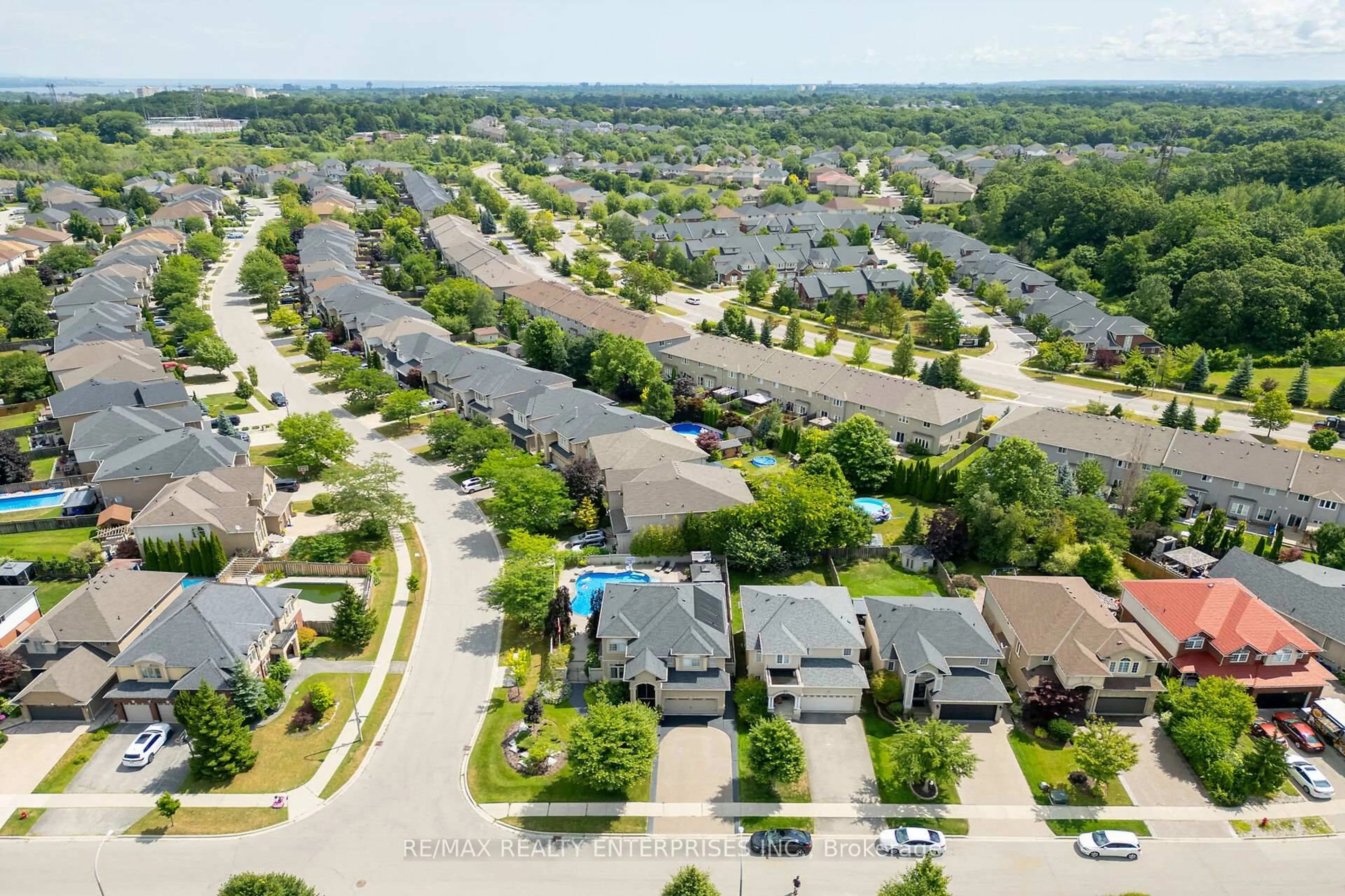 A pic from outside/outdoor area/front of a property/back of a property/a pic from drone, street for 177 Joshua Ave, Hamilton Ontario L9K 1R7