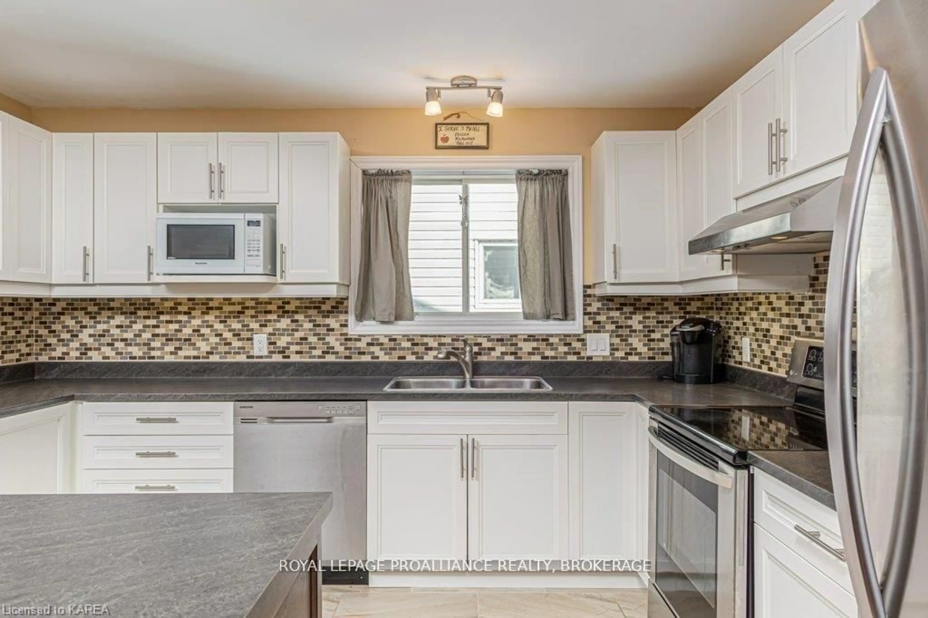 Standard kitchen, ceramic/tile floor for 614 Barnsley Cres, Kingston Ontario K7M 8X4