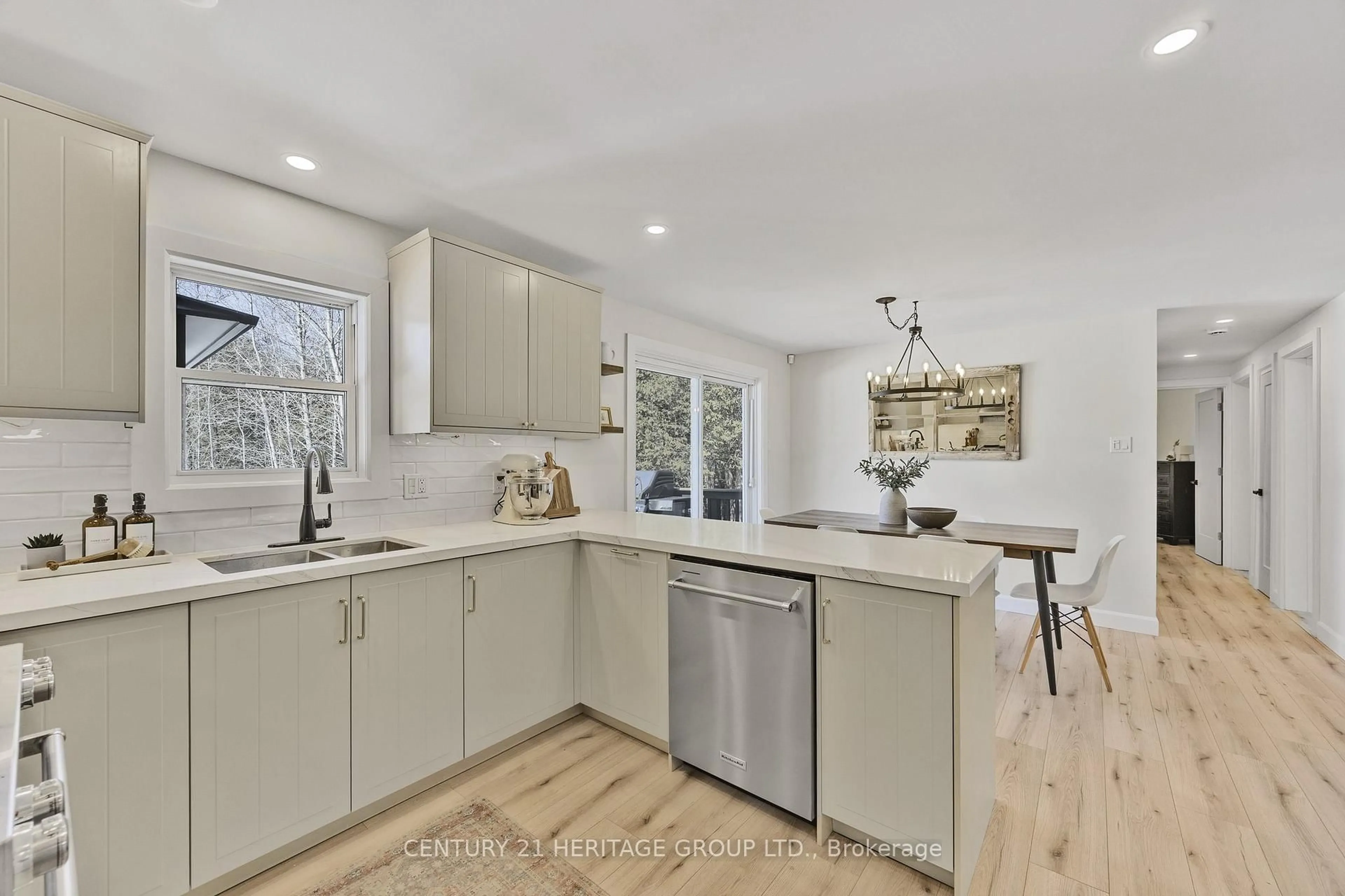 Open concept kitchen, unknown for 151564 Southgate 15 Sdrd, Southgate Ontario N0G 1N0